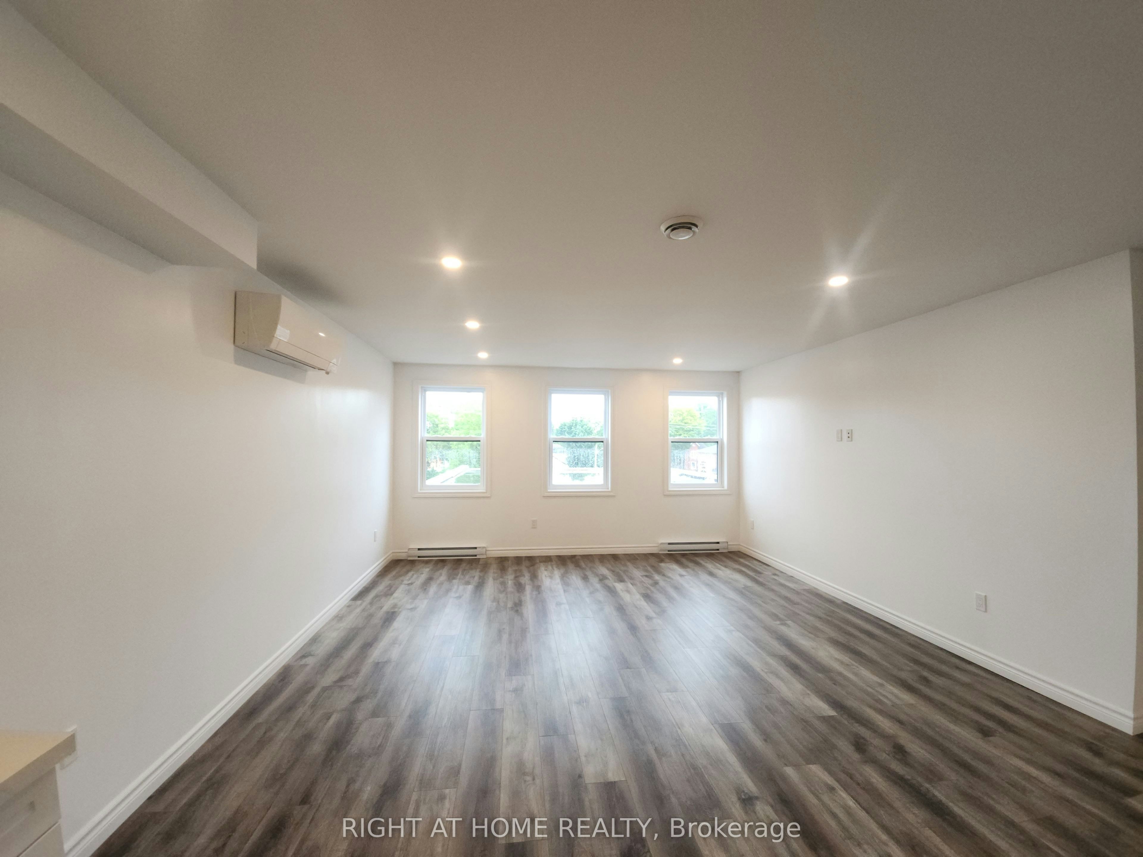 202-9 Queen Street W, Springwater, ON, L0L 1P0 - 12