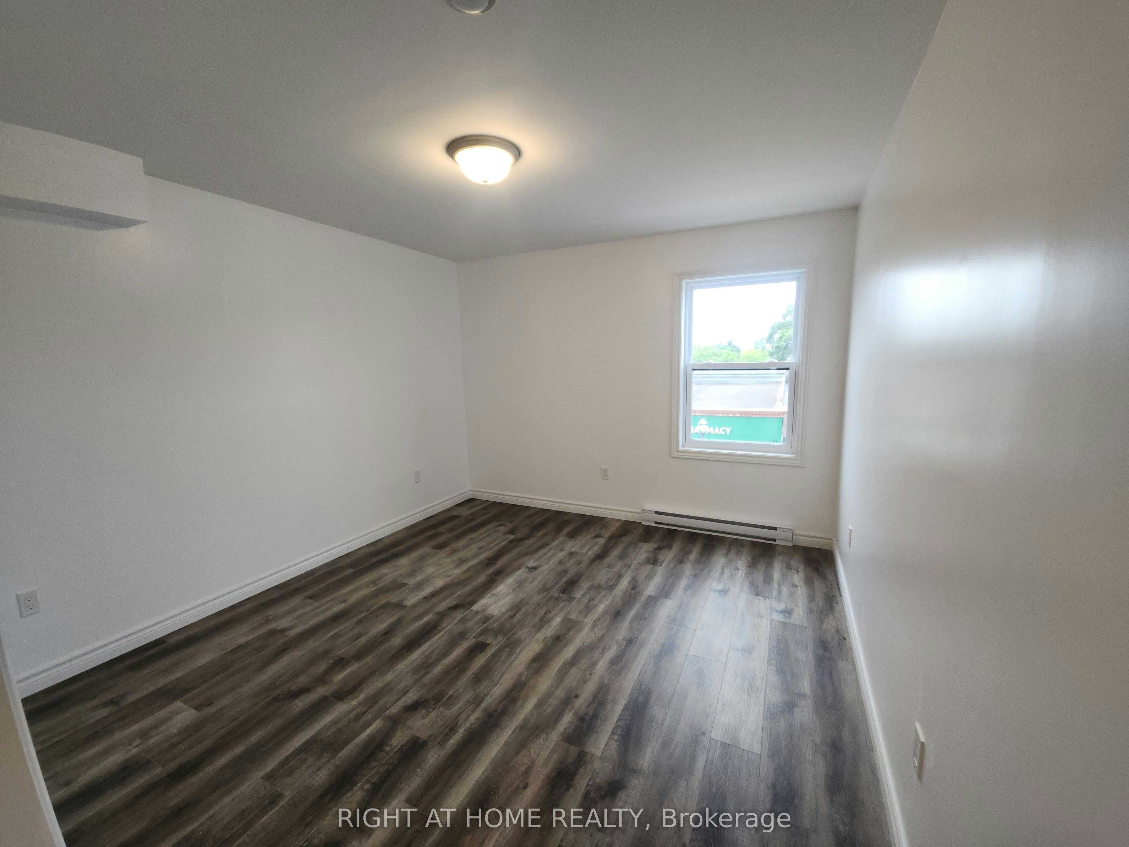202-9 Queen Street W, Springwater, ON, L0L 1P0 - 17