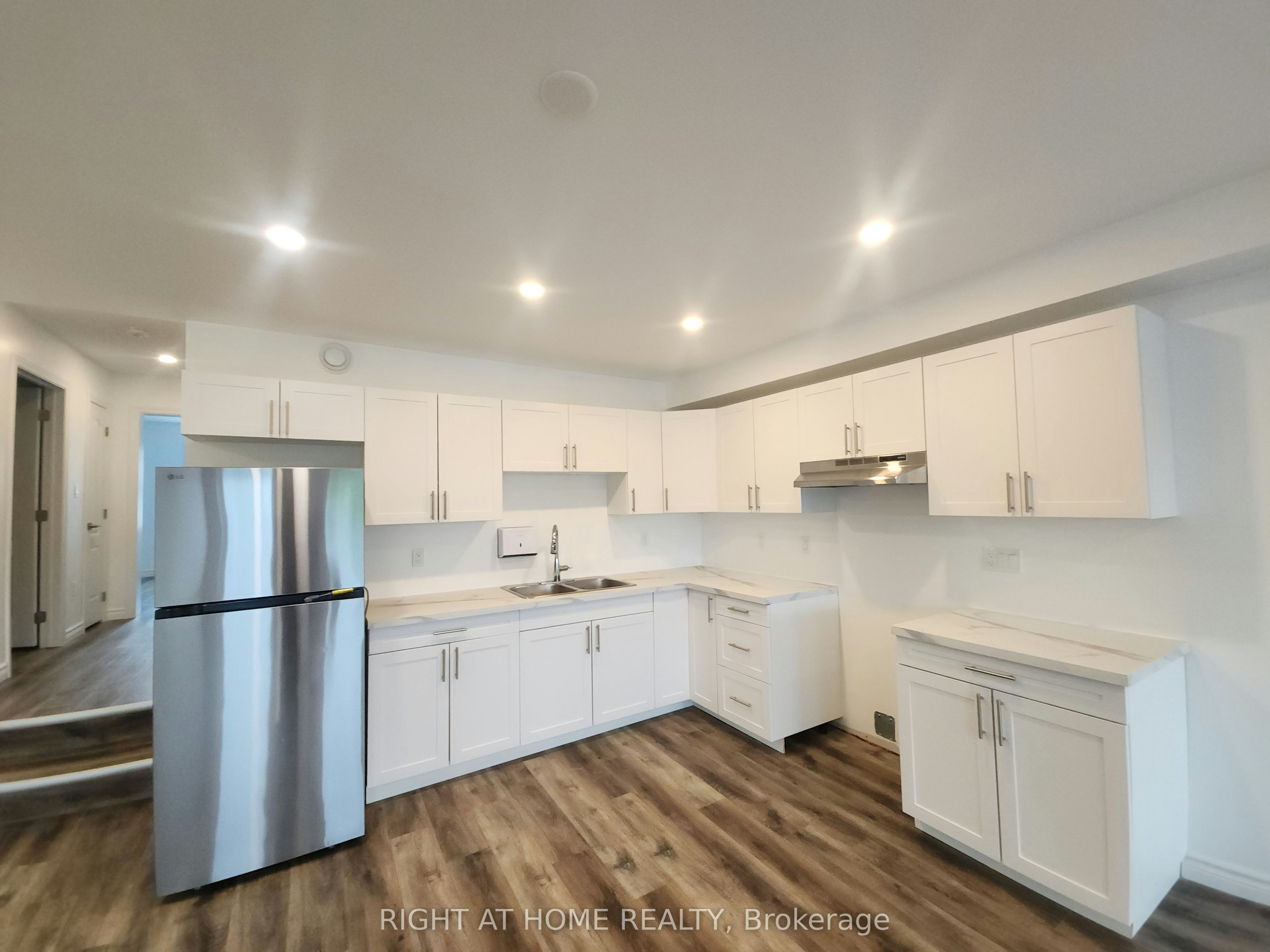 202-9 Queen Street W, Springwater, ON, L0L 1P0 - 11