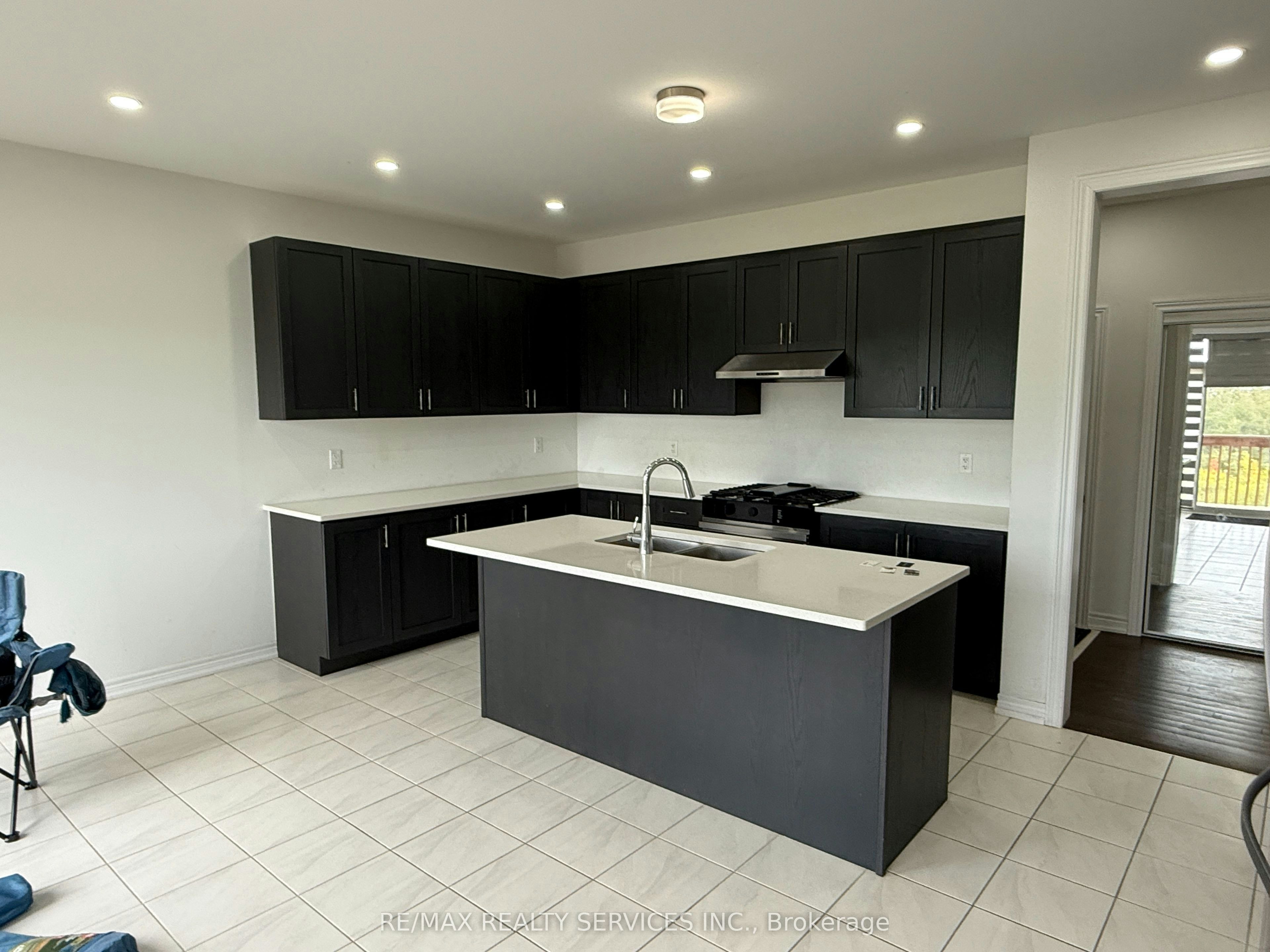 148 Thicketwood Avenue, Barrie, ON, L9J 0W8 - 8