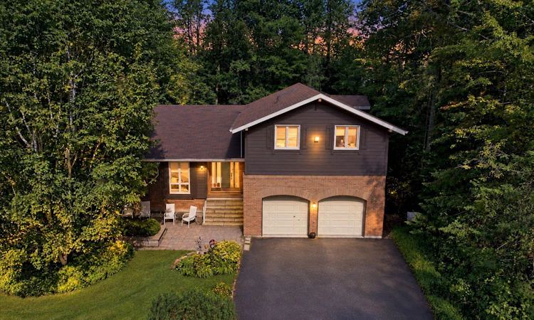 20 Pineshore Crescent