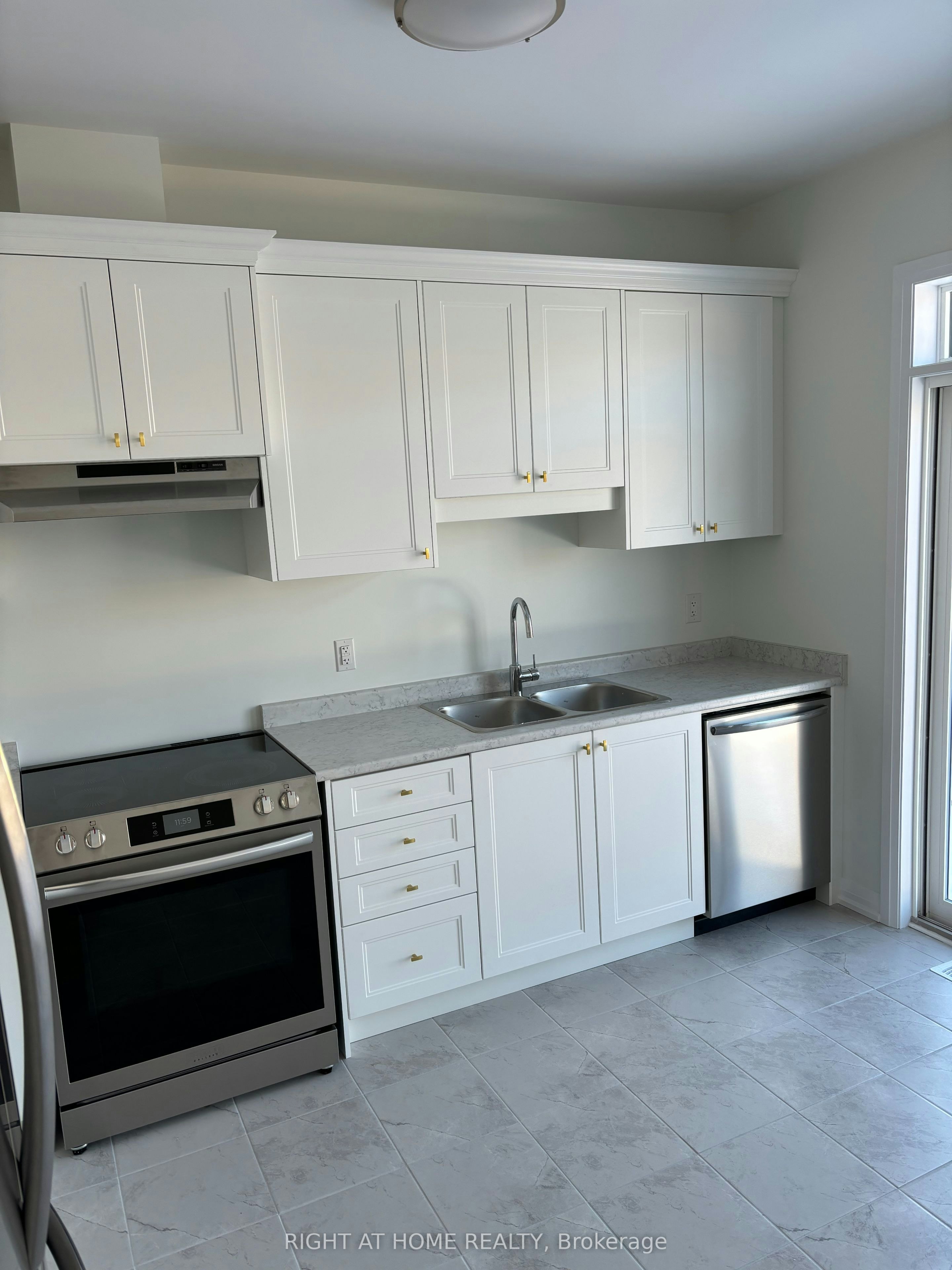 57 Copperhill Heights, Barrie, ON, L9S 2Z4 - 11
