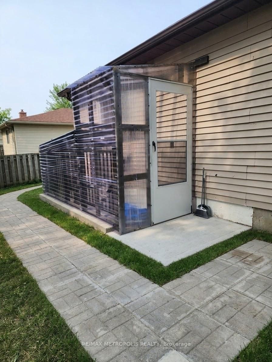 65 Gloria Street, Barrie, ON, L4N 5W5 - 2