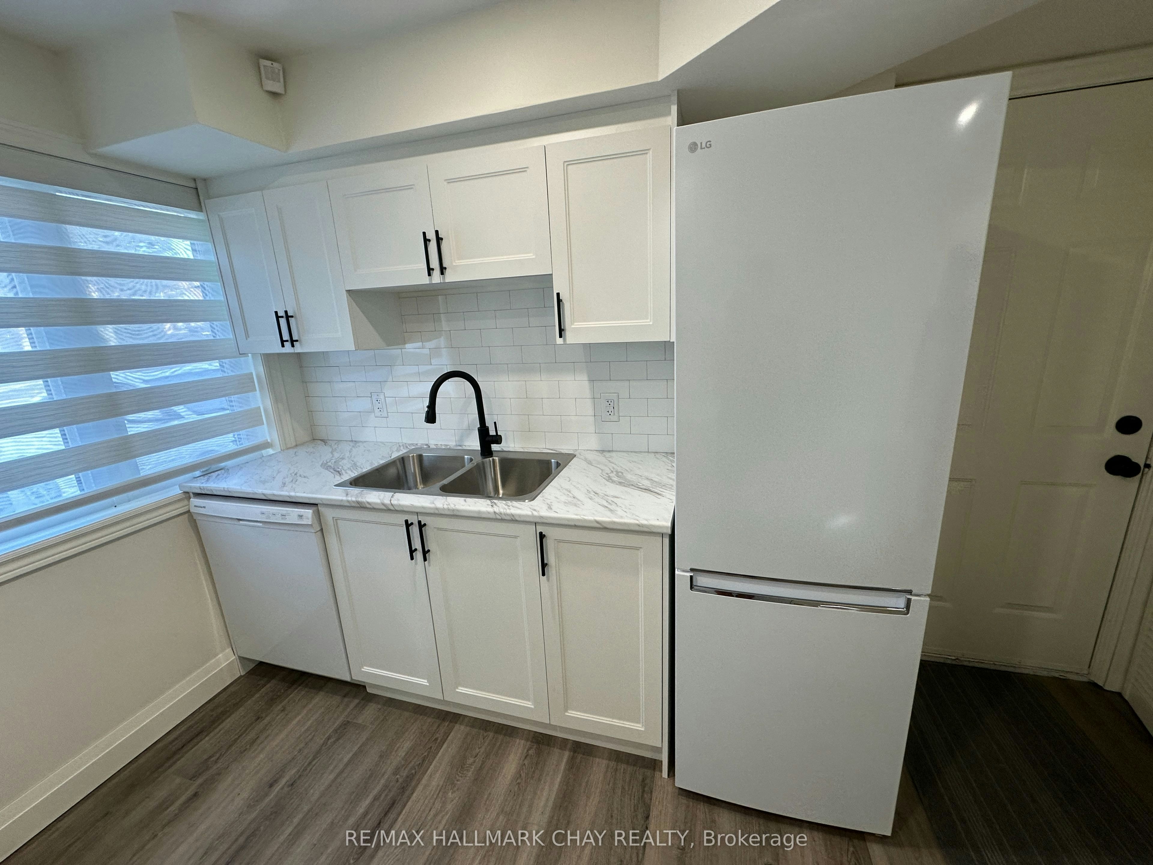 64 Logan Court, Barrie, ON, L4N 8G8 - 4