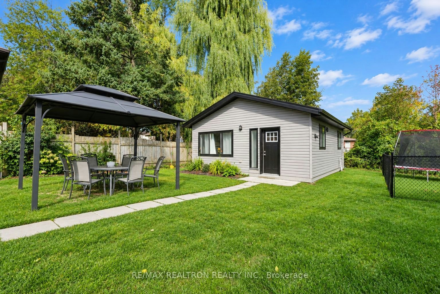 212 Little Avenue, Barrie, ON, L4N 6L1 2