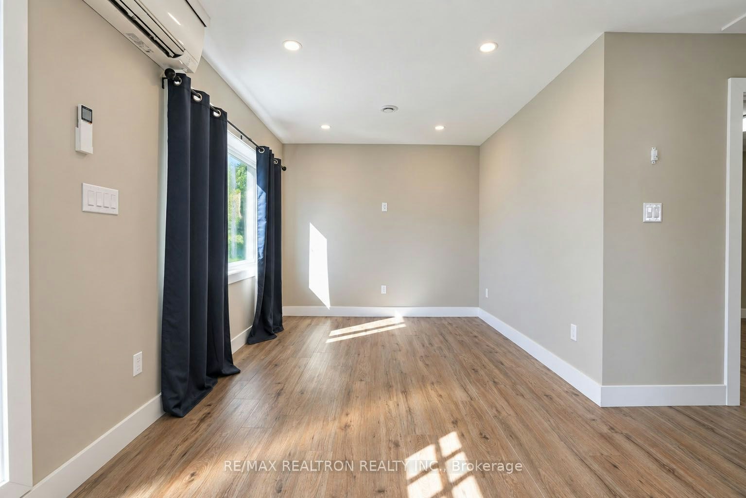 212 Little Avenue, Barrie, ON, L4N 6L1 4