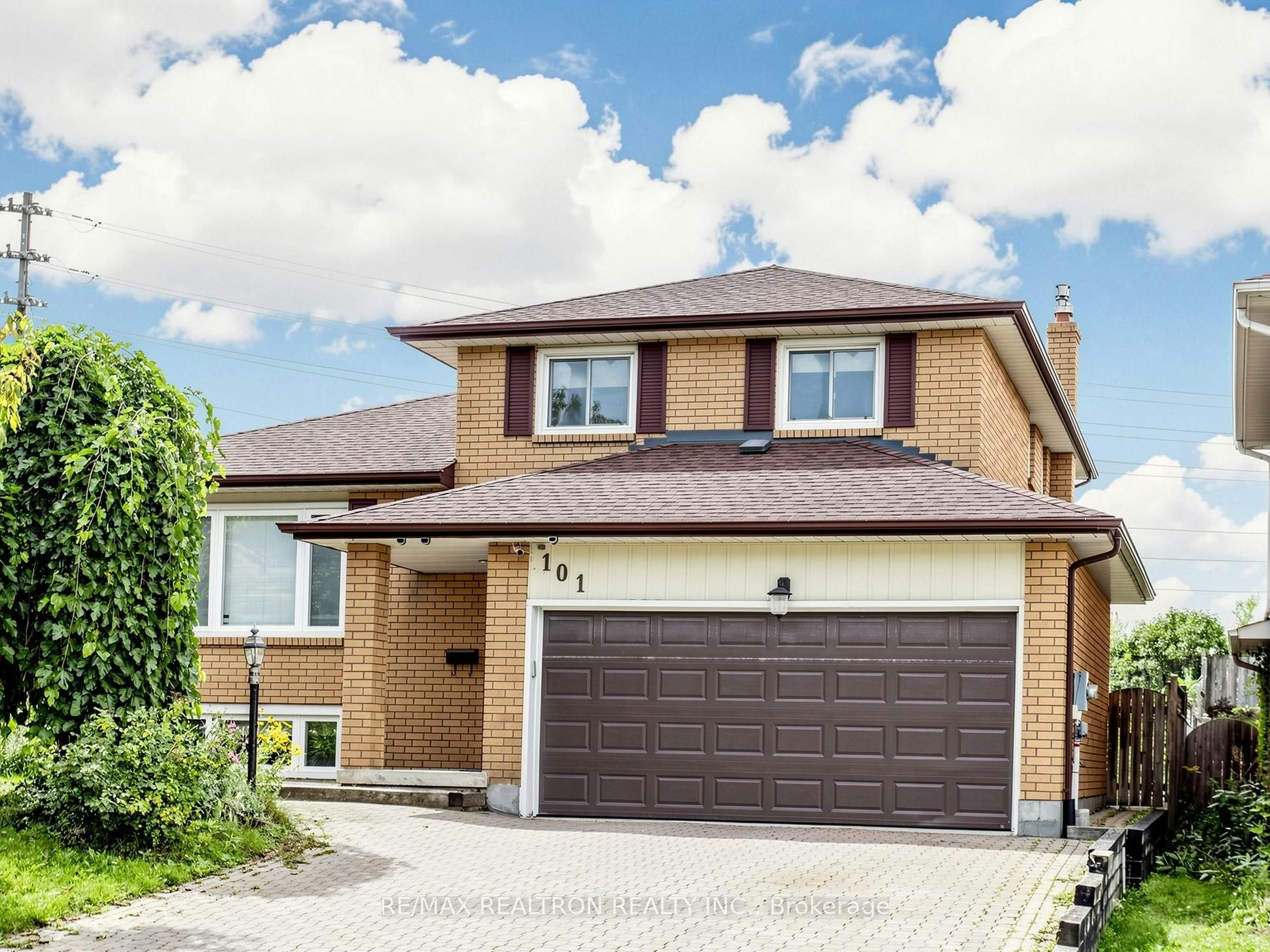 101 Chieftain Crescent, Barrie, ON, L4N 6J2