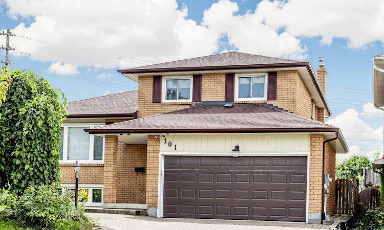 101 Chieftain Crescent