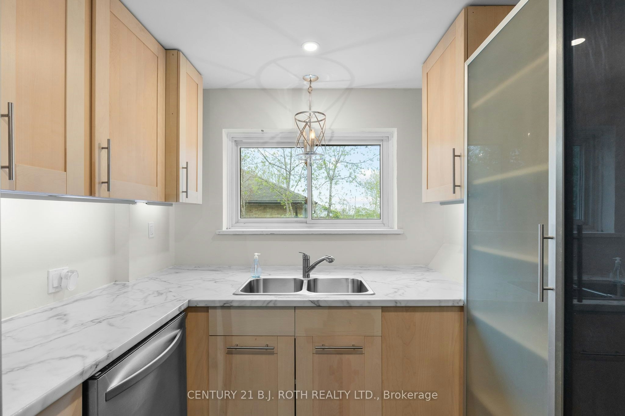 Main Level-243 Wellington Street E, Barrie, ON, L4M 2E4 - 5