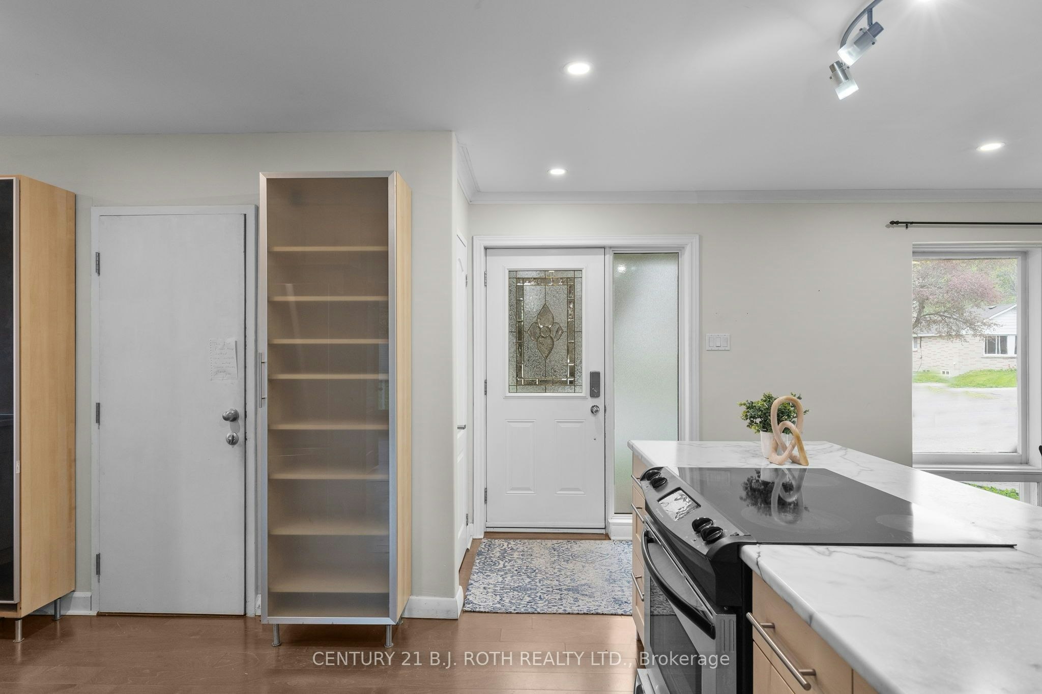Main Level-243 Wellington Street E, Barrie, ON, L4M 2E4 - 2