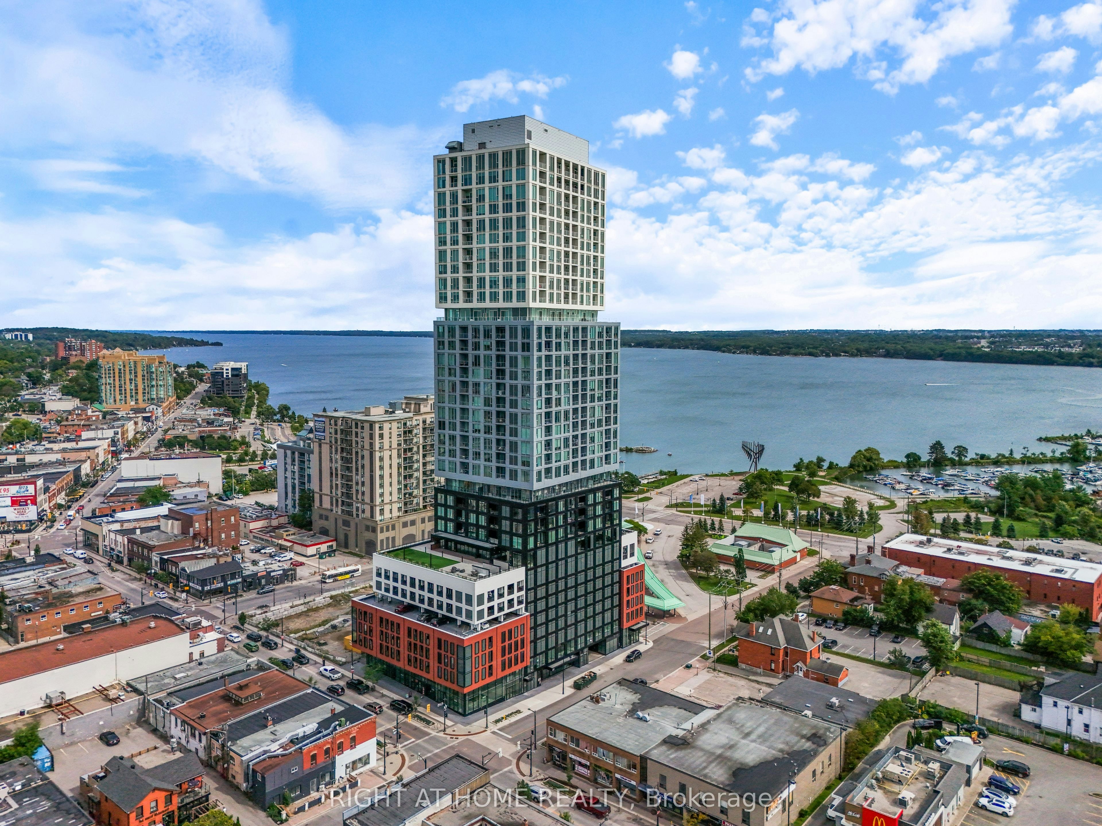 39 Mary Street, Barrie, ON, L4N 1S9