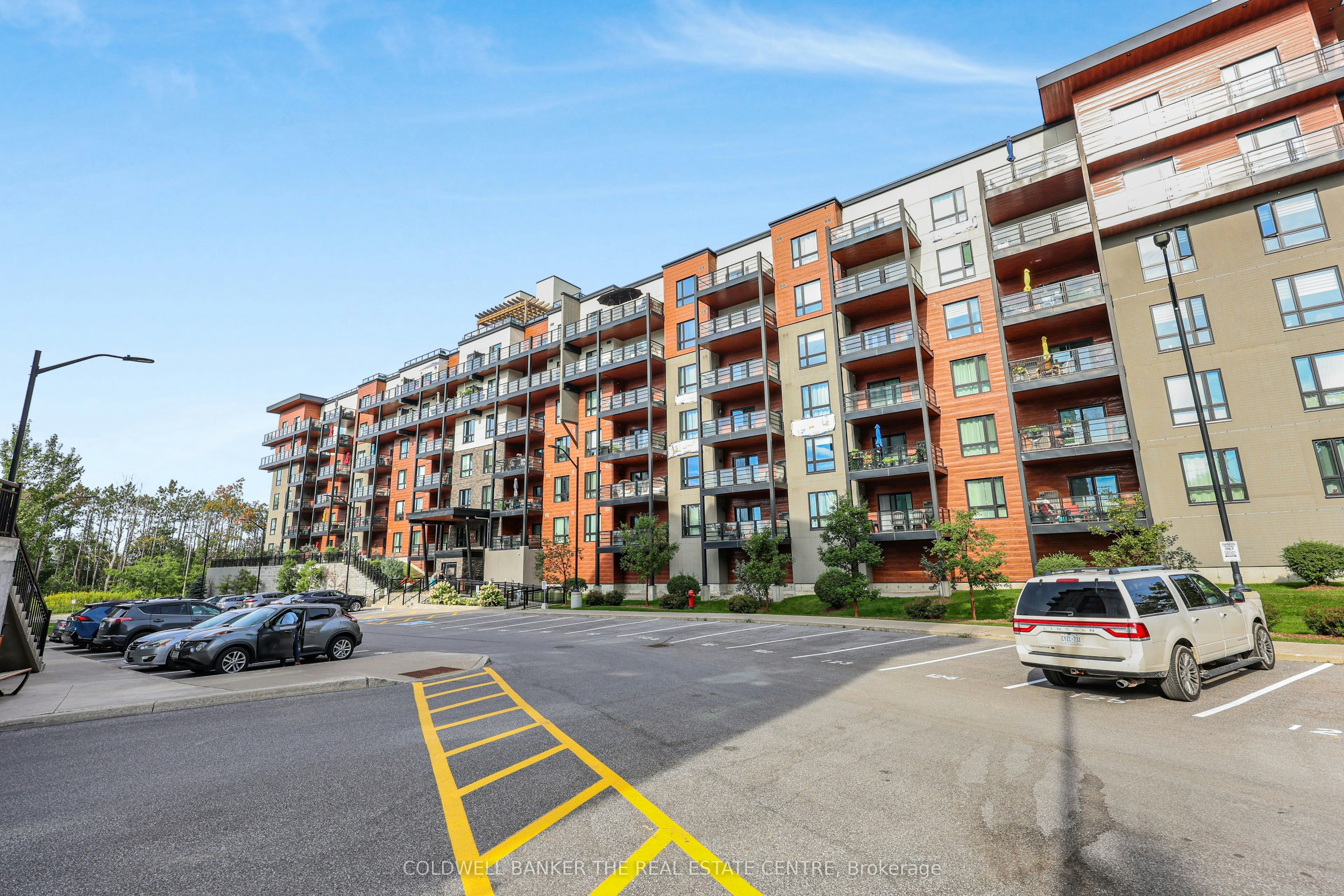 312-302 Essa Road, Barrie, ON, L9J 0H3 - 3