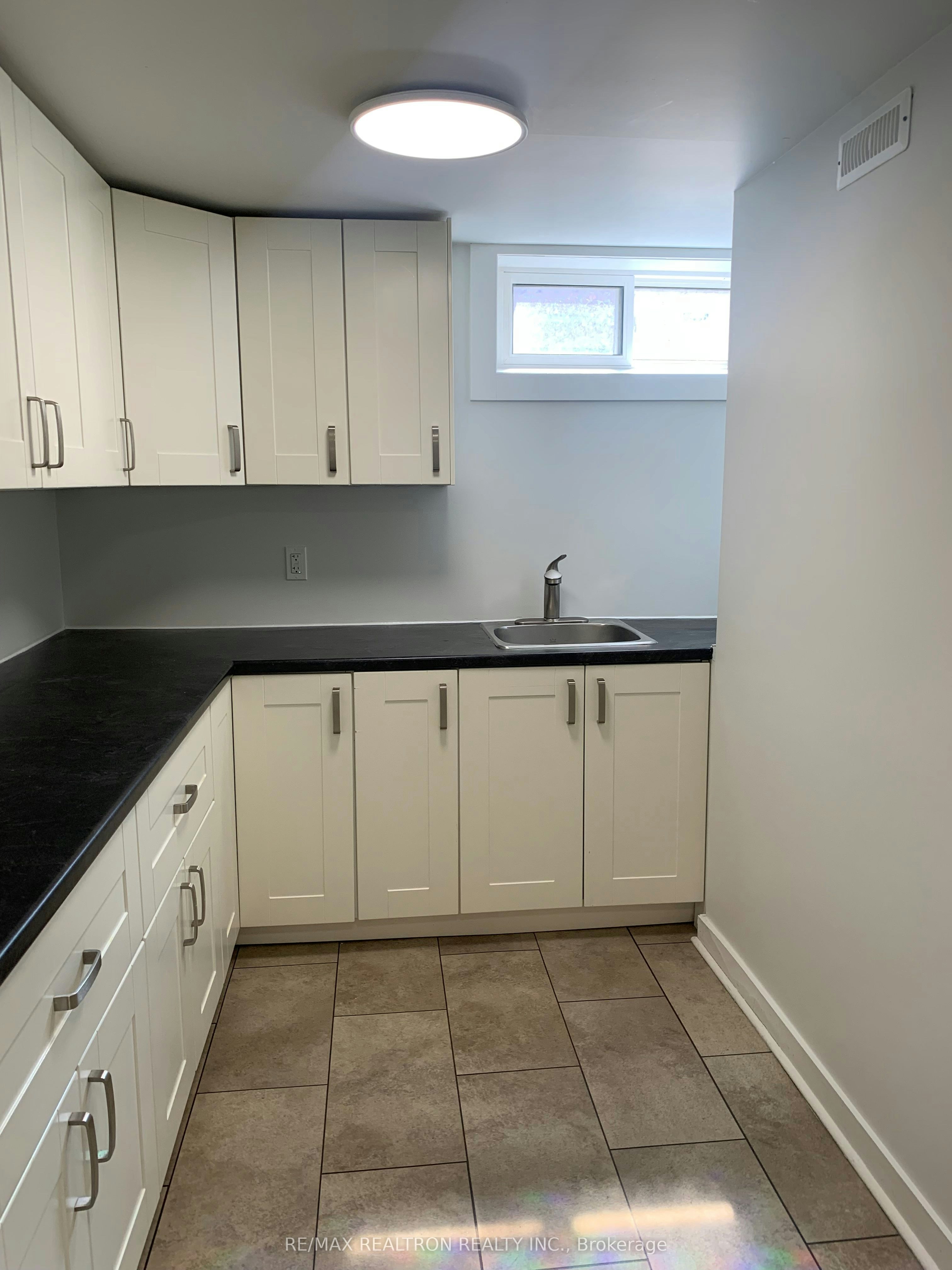 Unit 1-44 Cynthia Court, Barrie, ON, L4M 2X4 - 5