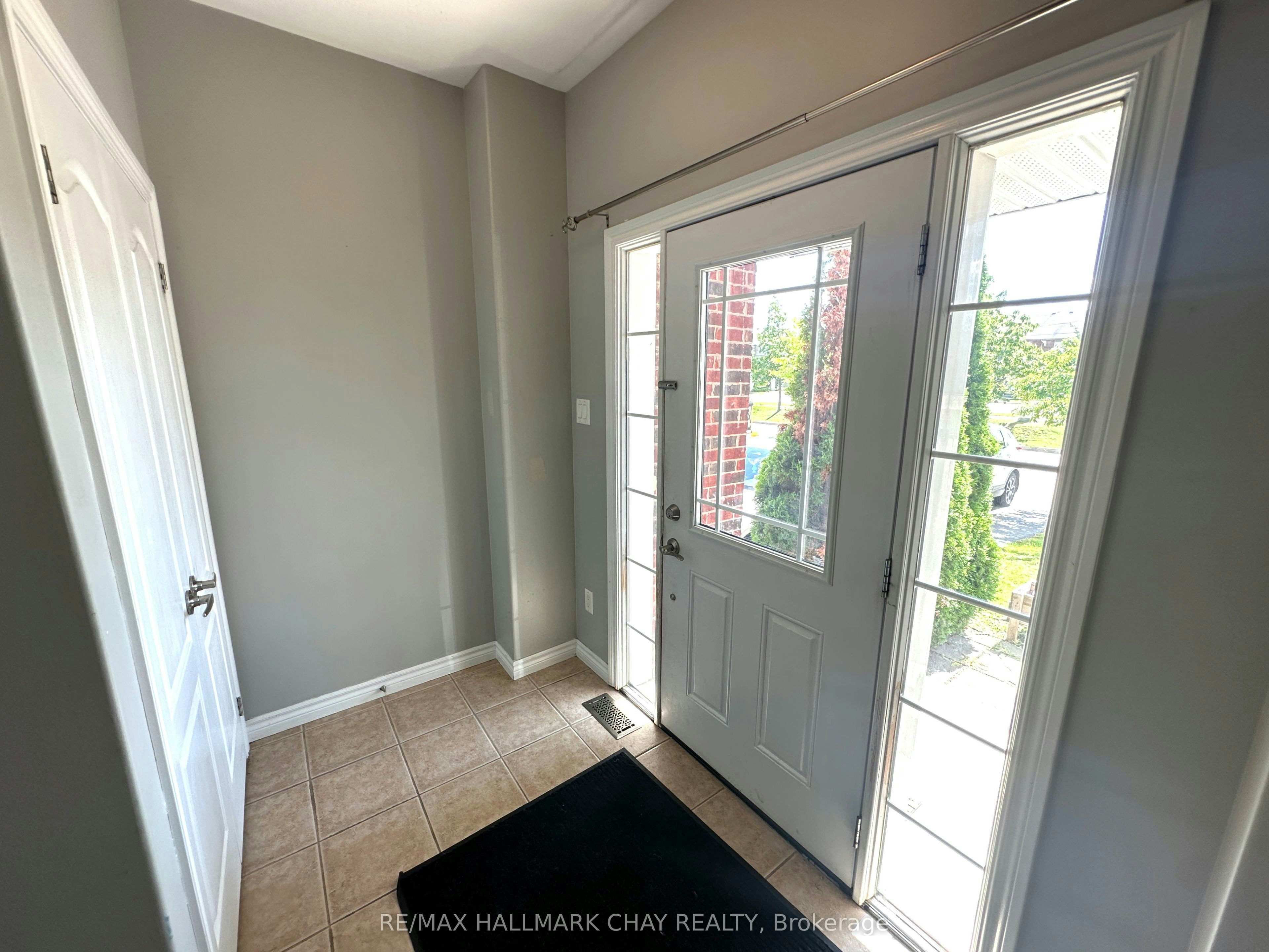 18 Claudio Crescent, Barrie, ON, L4N 6L5 - 2