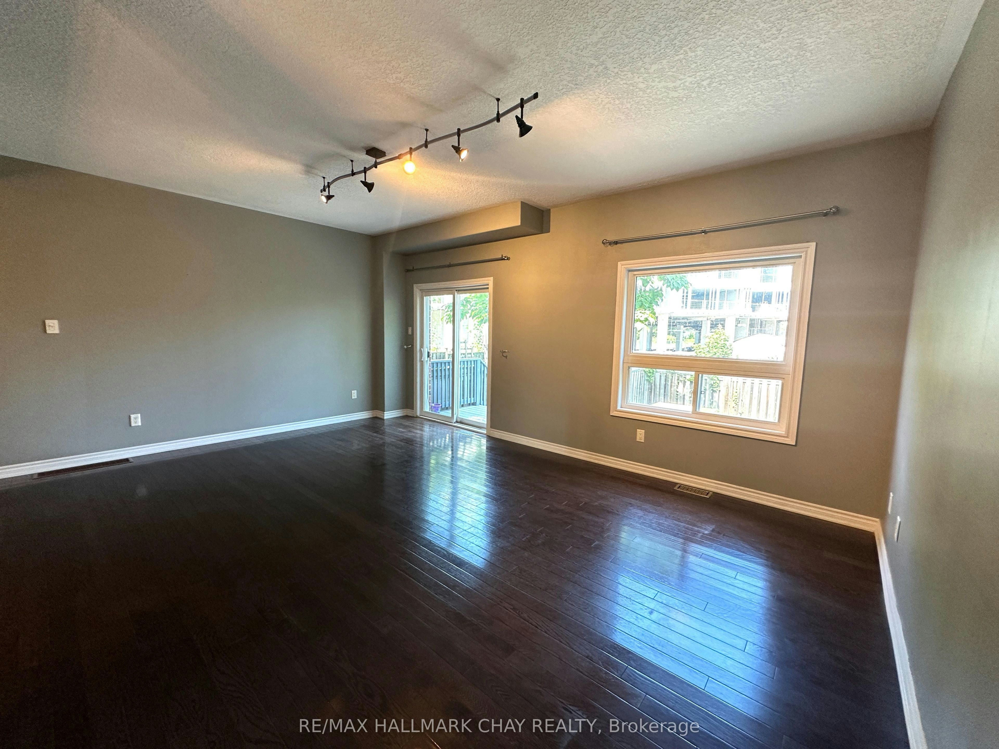 18 Claudio Crescent, Barrie, ON, L4N 6L5 - 12