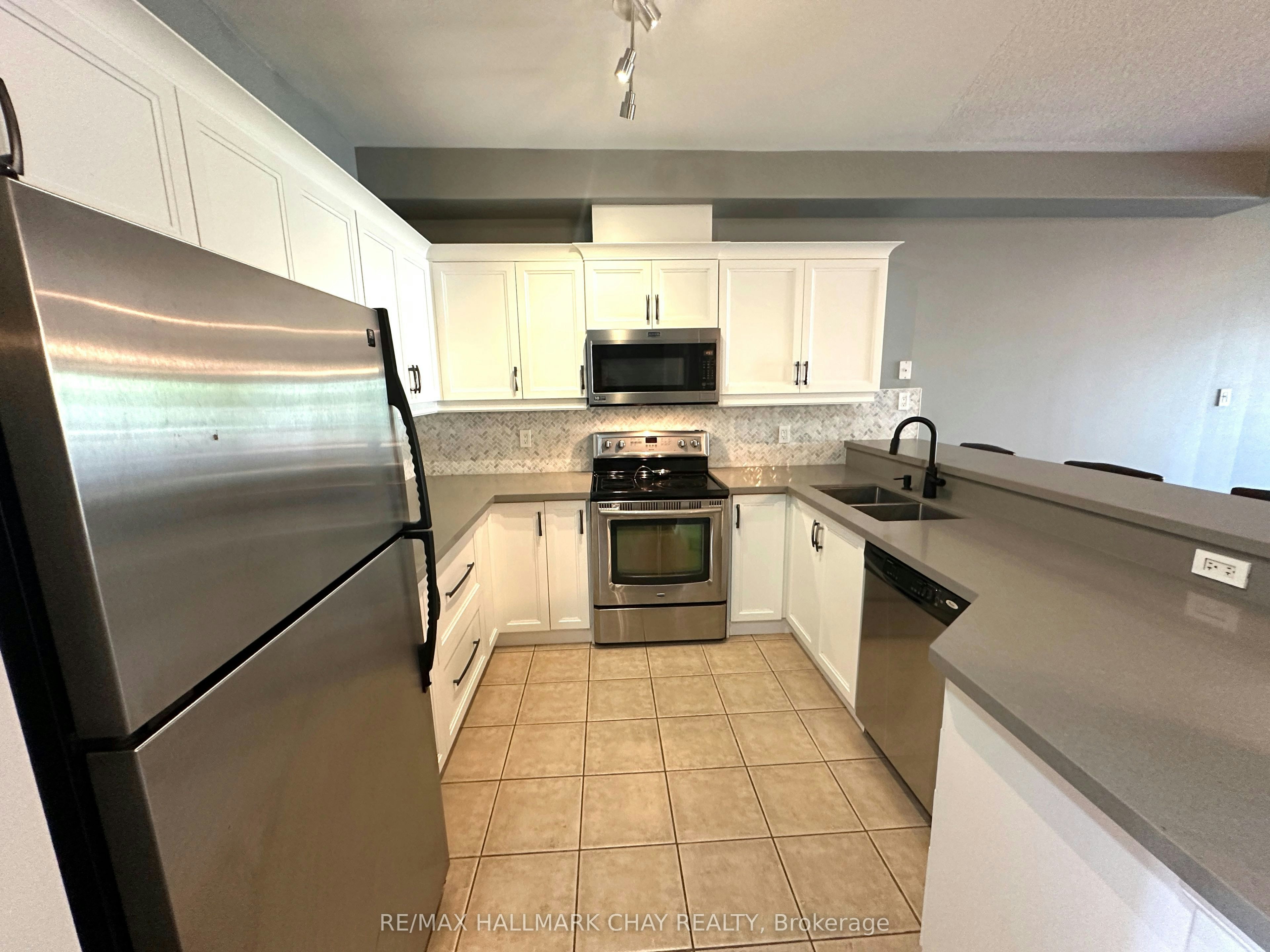 18 Claudio Crescent, Barrie, ON, L4N 6L5 - 6