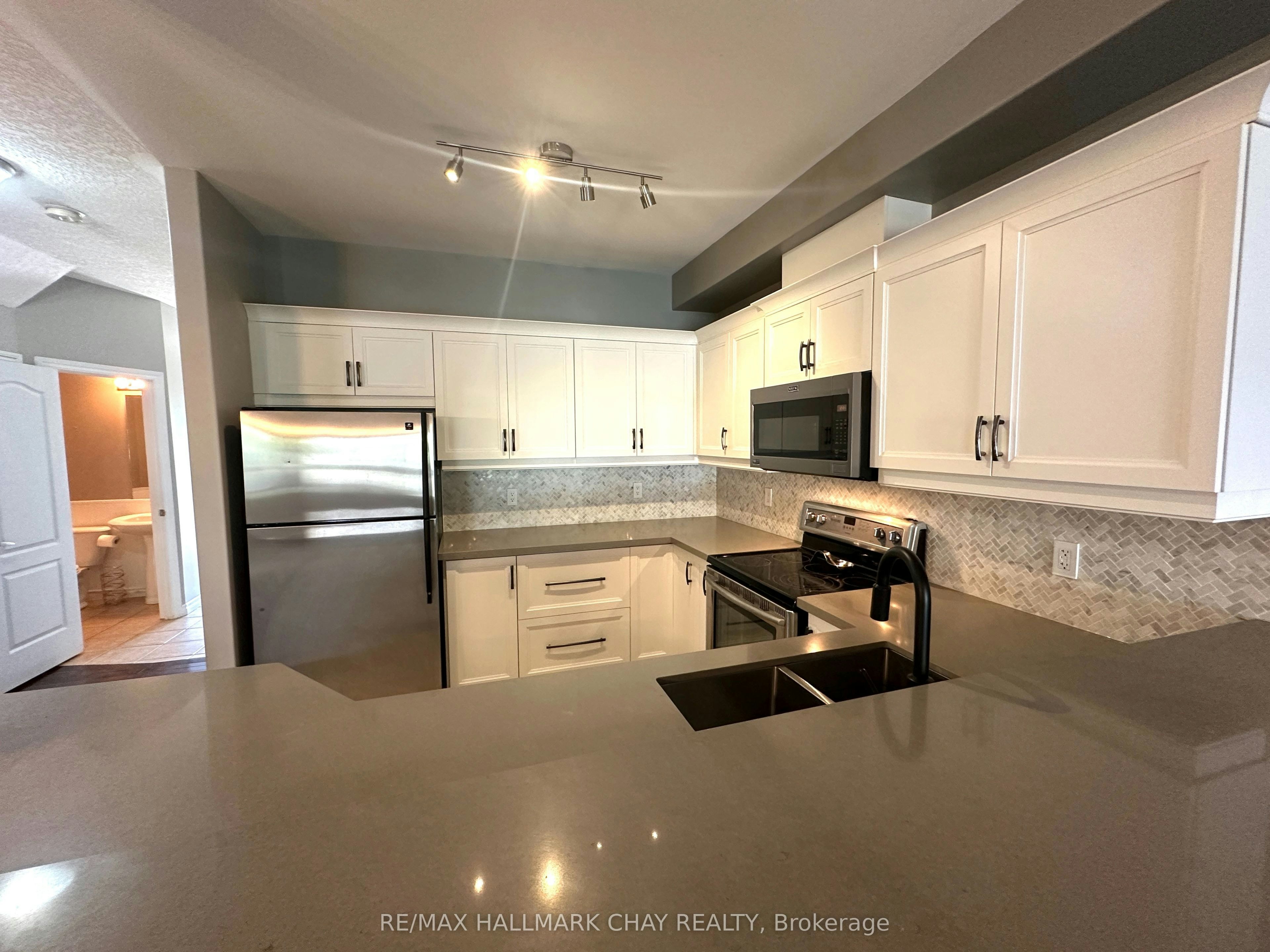 18 Claudio Crescent, Barrie, ON, L4N 6L5 - 7