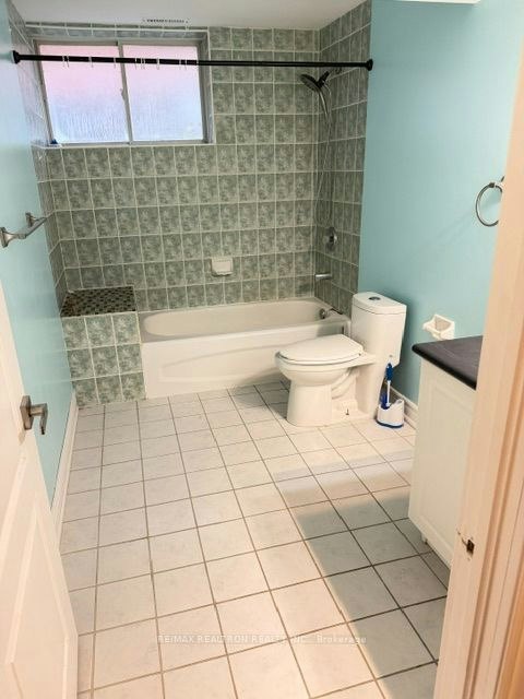 76 Larkin Drive, Barrie, ON, L4M 7B4 - 4