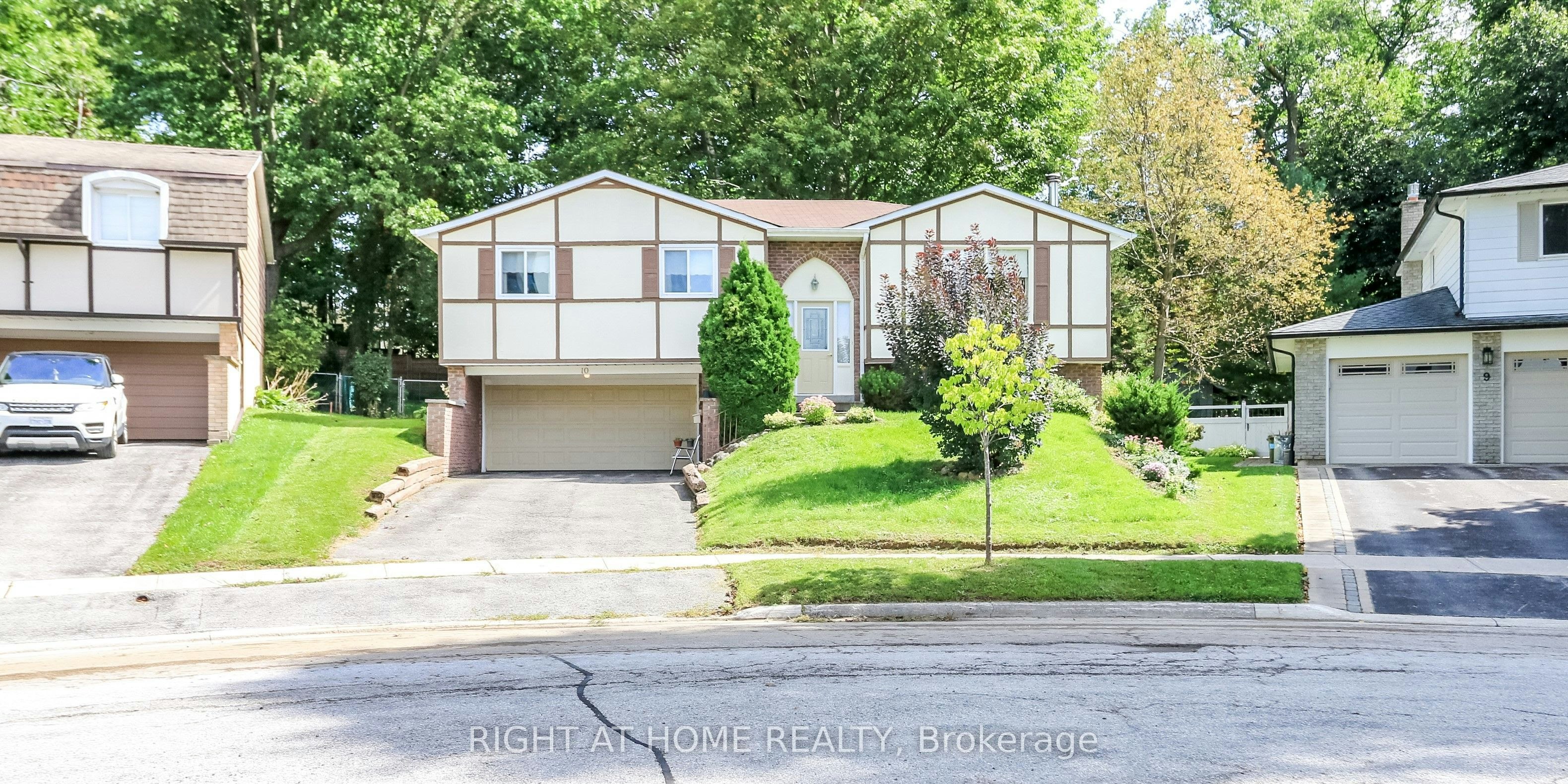 10 Campfire Court, Barrie, ON, L4M 5G9