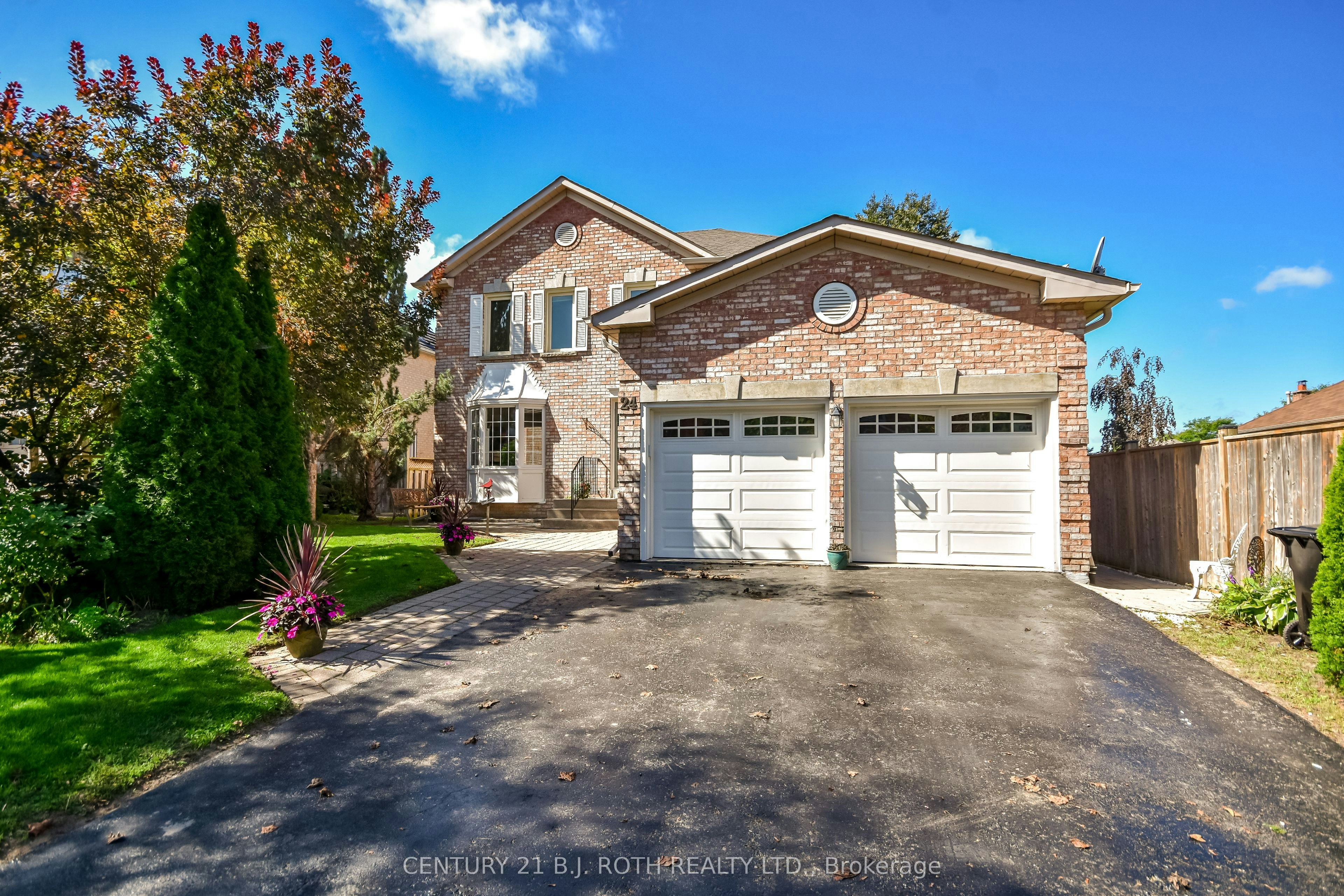 24 Grand Forest Drive, Barrie, ON, L4N 7E8