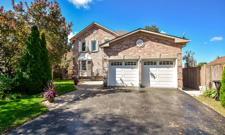 24 Grand Forest Drive