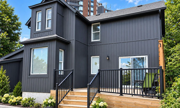 253 Dunlop Street E