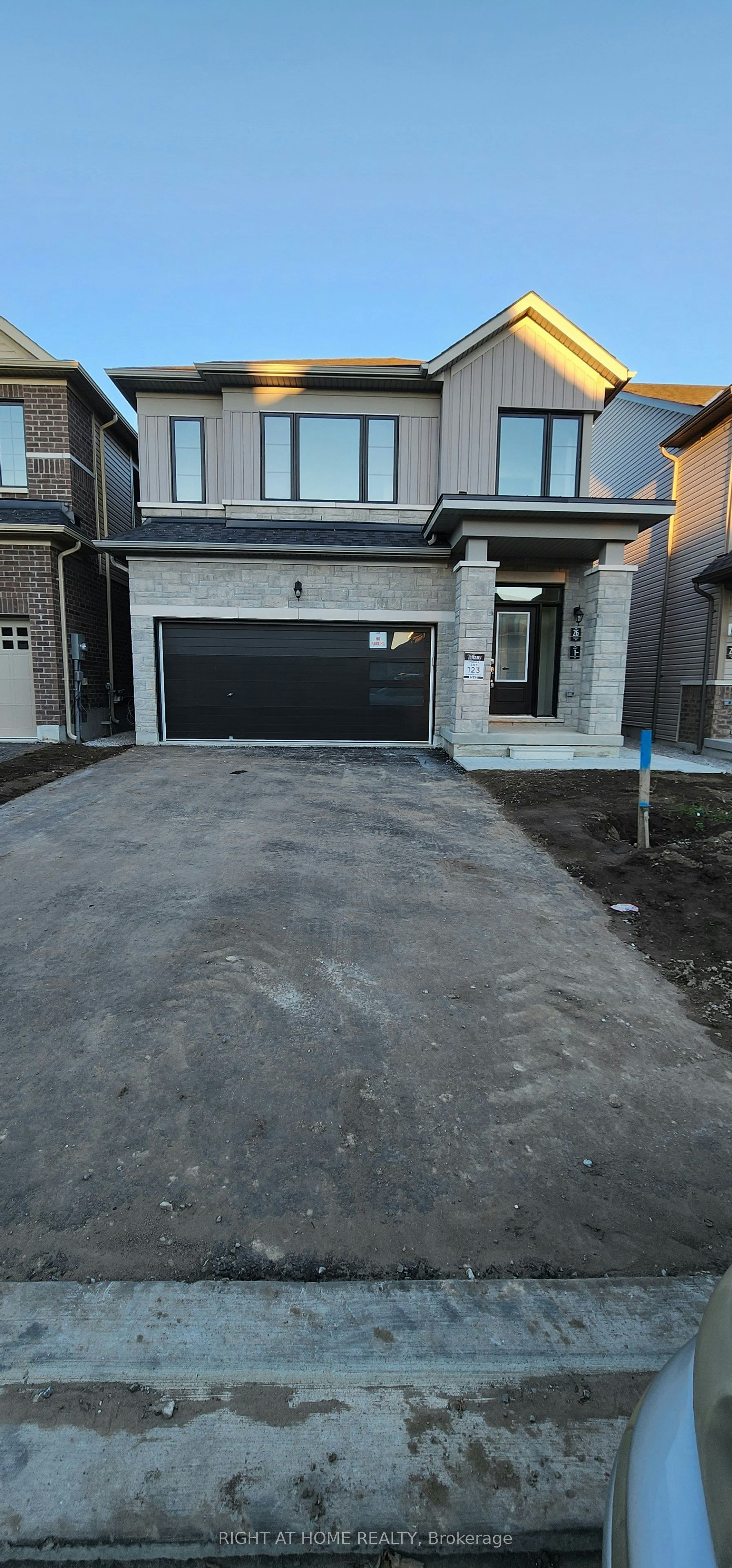 26 Prudhoe Terrace, Barrie, ON, L9J 0W2