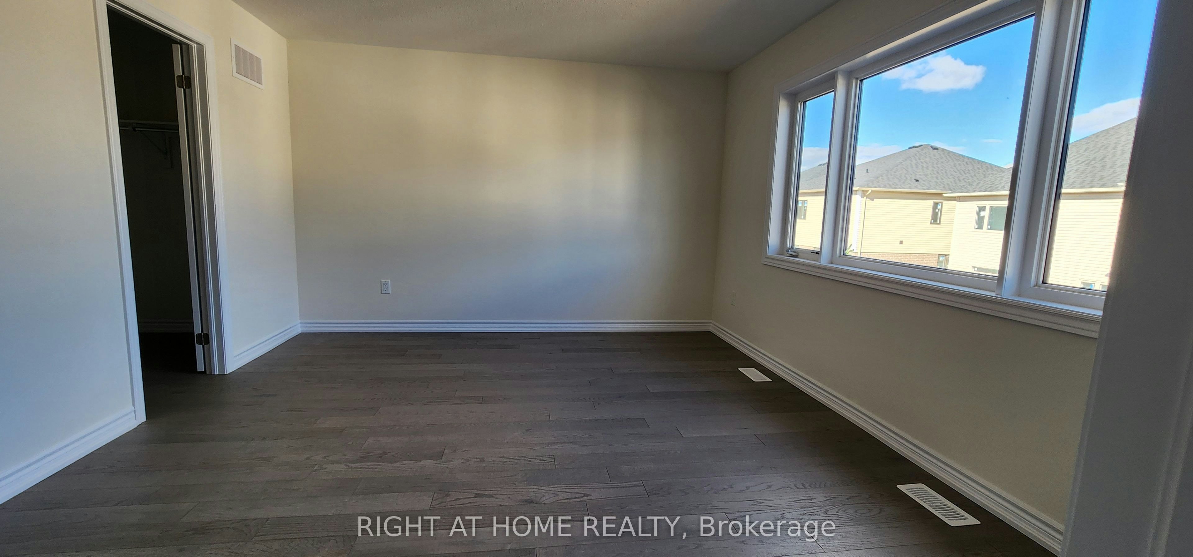 26 Prudhoe Terrace, Barrie, ON, L9J 0W2 - 14