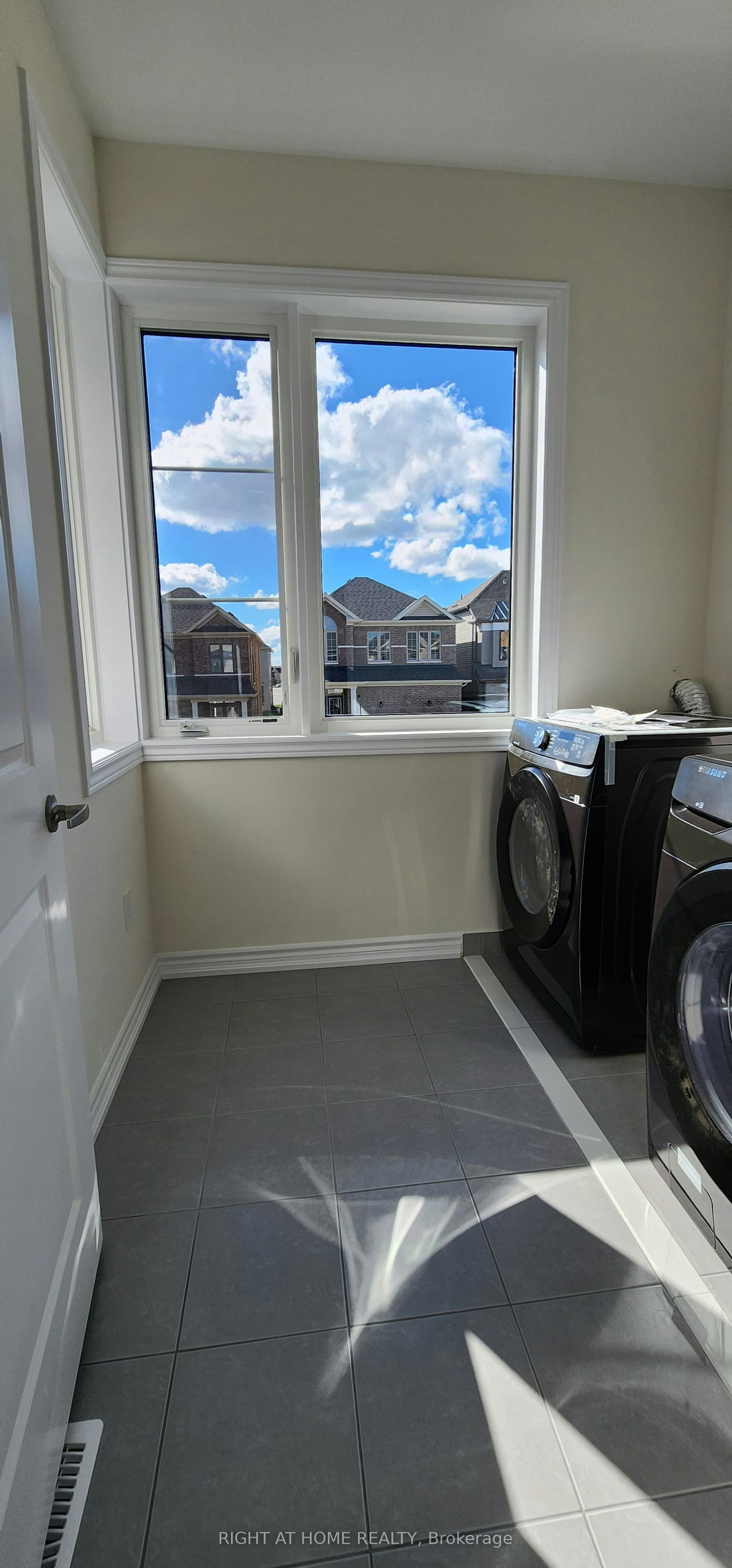 26 Prudhoe Terrace, Barrie, ON, L9J 0W2 - 11