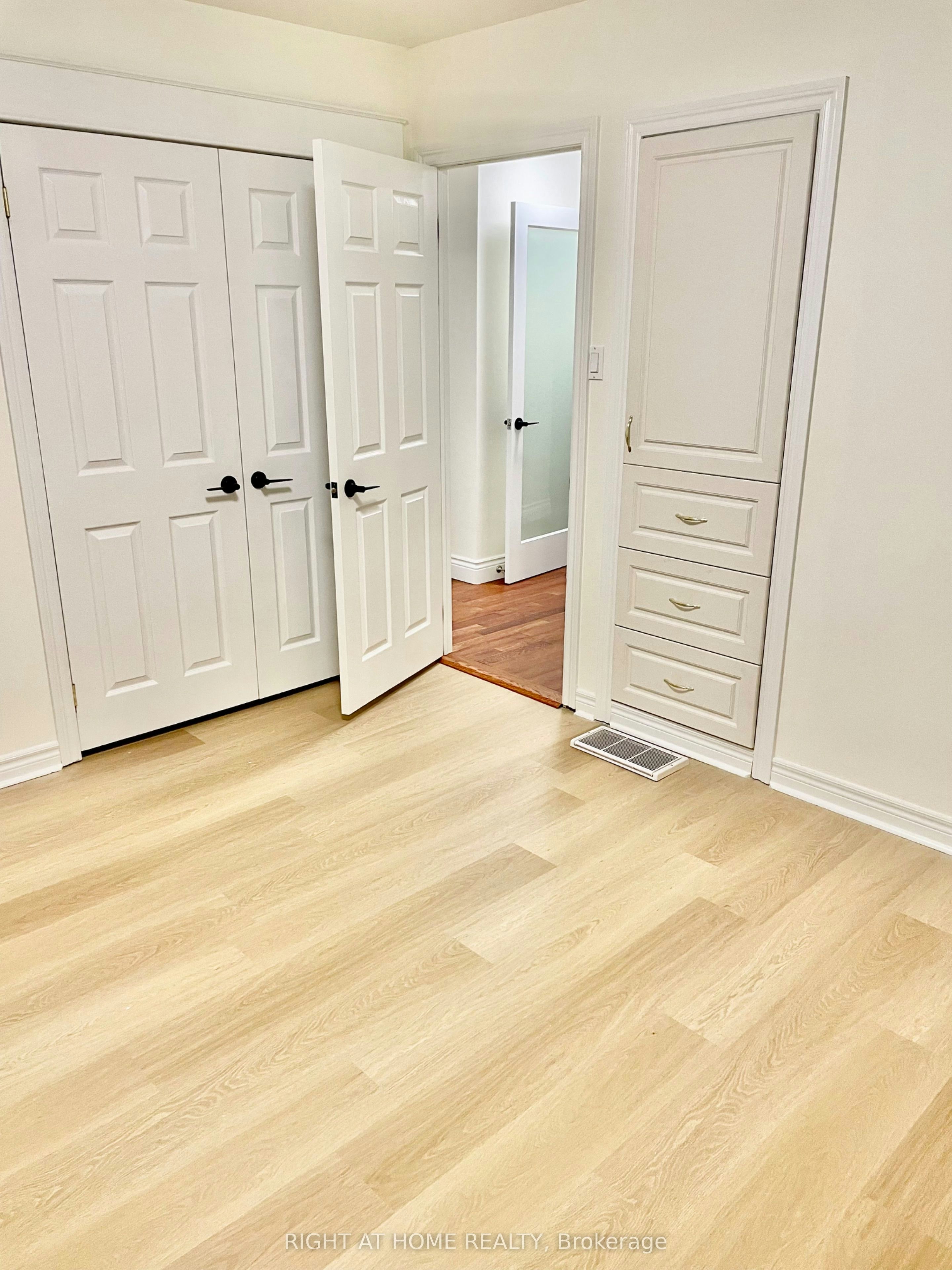 6 Beechcroft Circle, Barrie, ON, L4M 4Y4 - 16