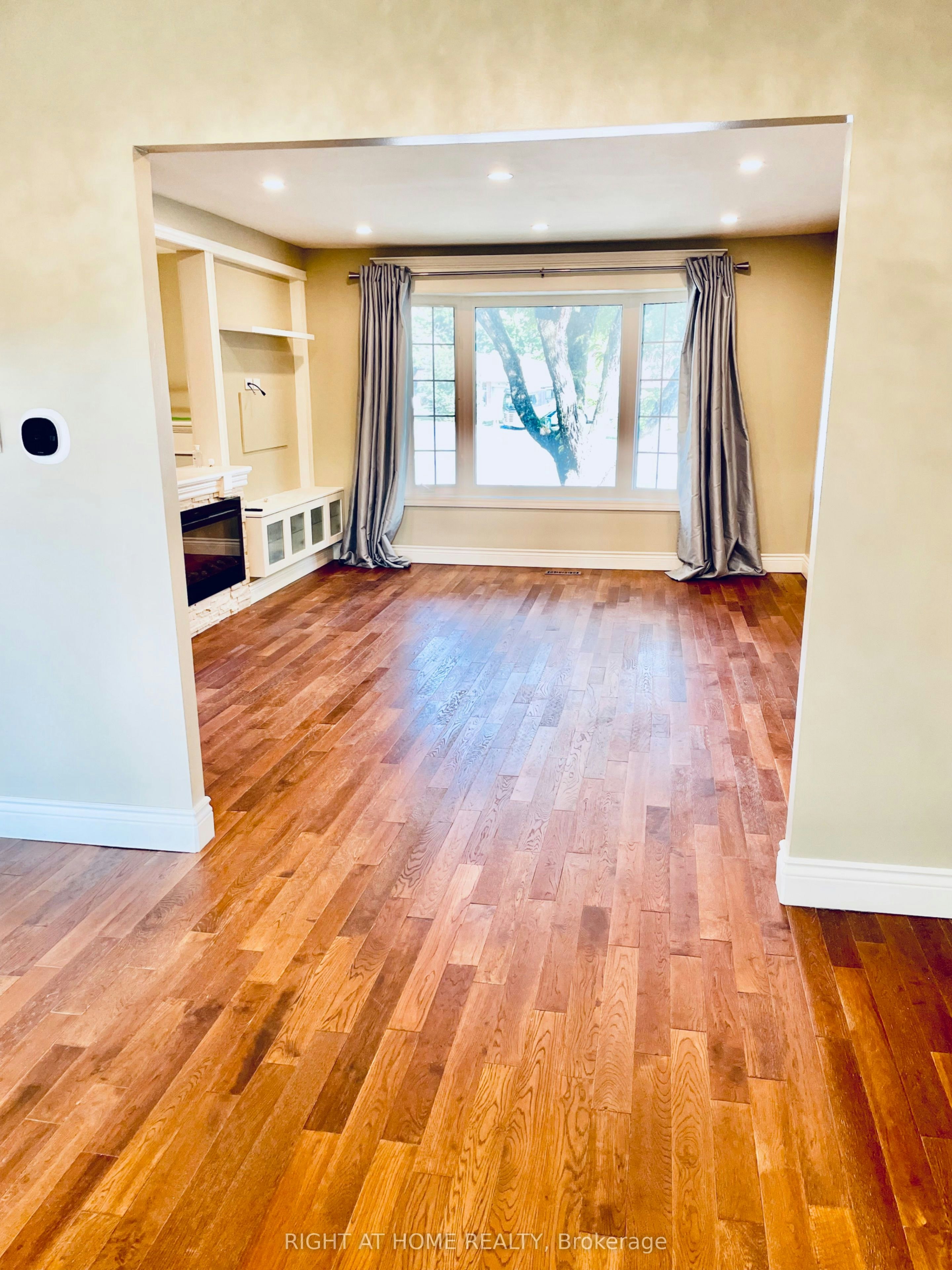 6 Beechcroft Circle, Barrie, ON, L4M 4Y4 - 2