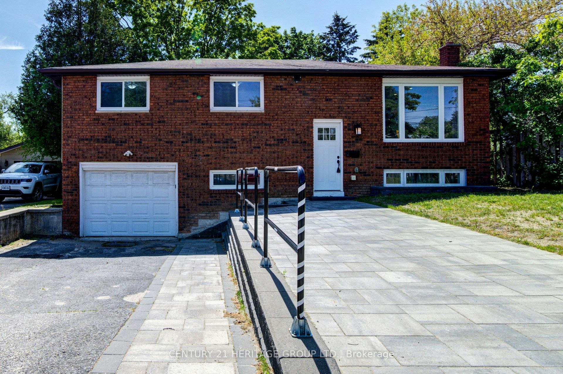 200 Ferndale Drive N, Barrie, ON, L4N 9W1