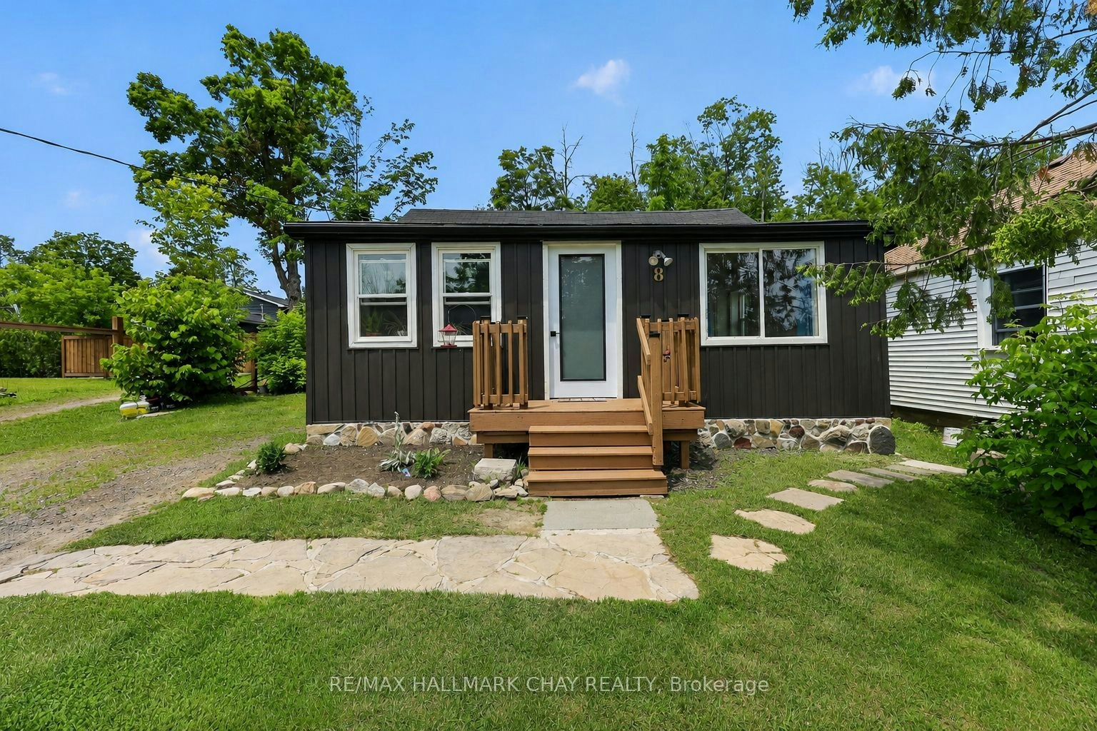 8 Myrtle Avenue, Oro-Medonte, ON, L0L 1T0