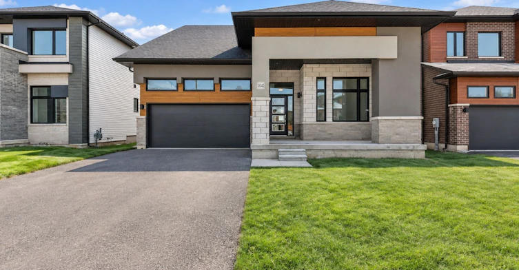 3041 Sandy Acres Avenue, Severn, ON, L3V 8P9