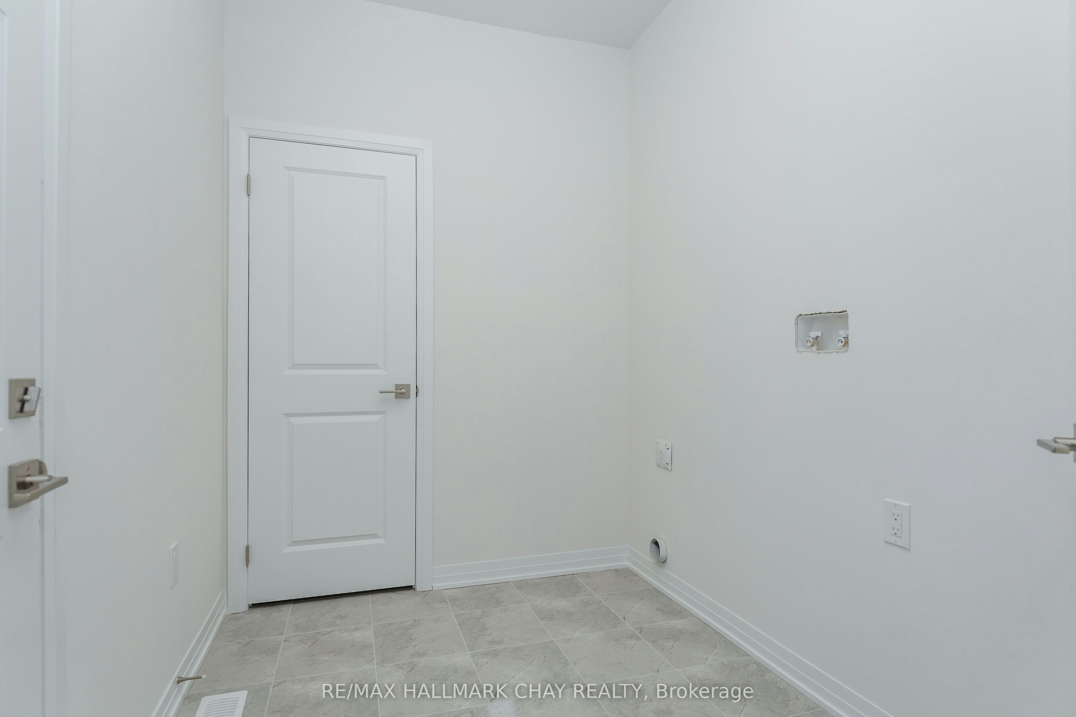 3041 Sandy Acres Avenue, Severn, ON, L3V 8P9 - 8