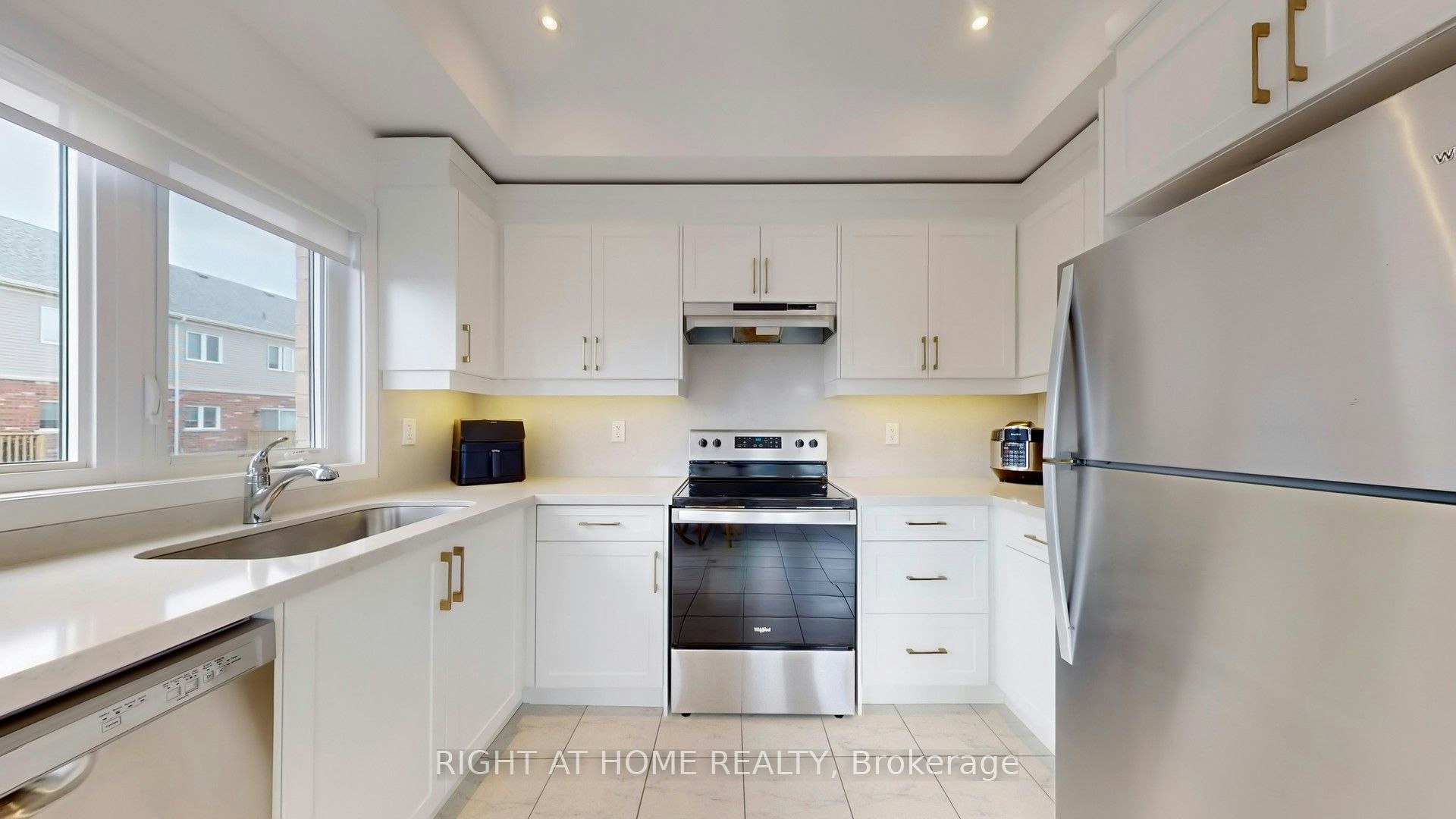 1 Pumpkin Corner Crescent, Barrie, ON, L9J 0T5 - 5