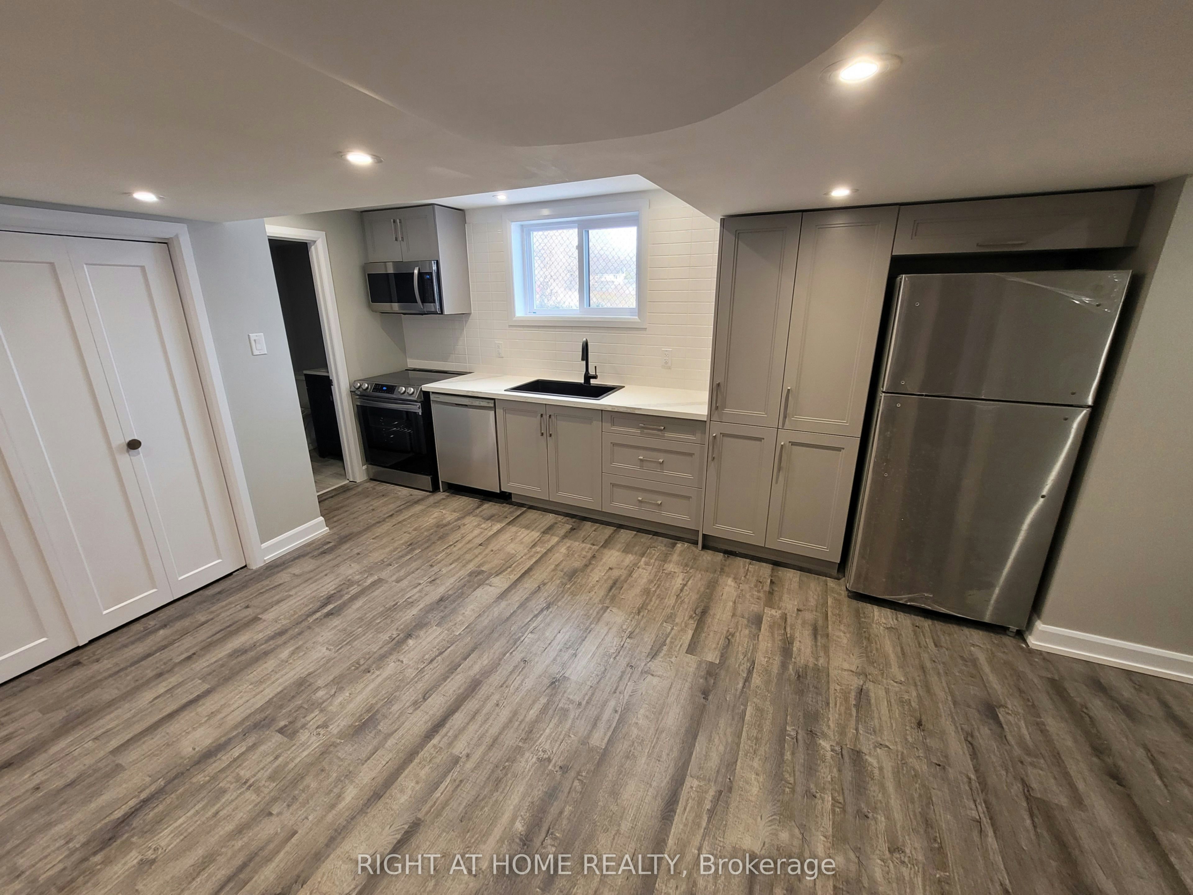 Lower-205 Cardinal Street, Barrie, ON, L4M 6G8 - 3