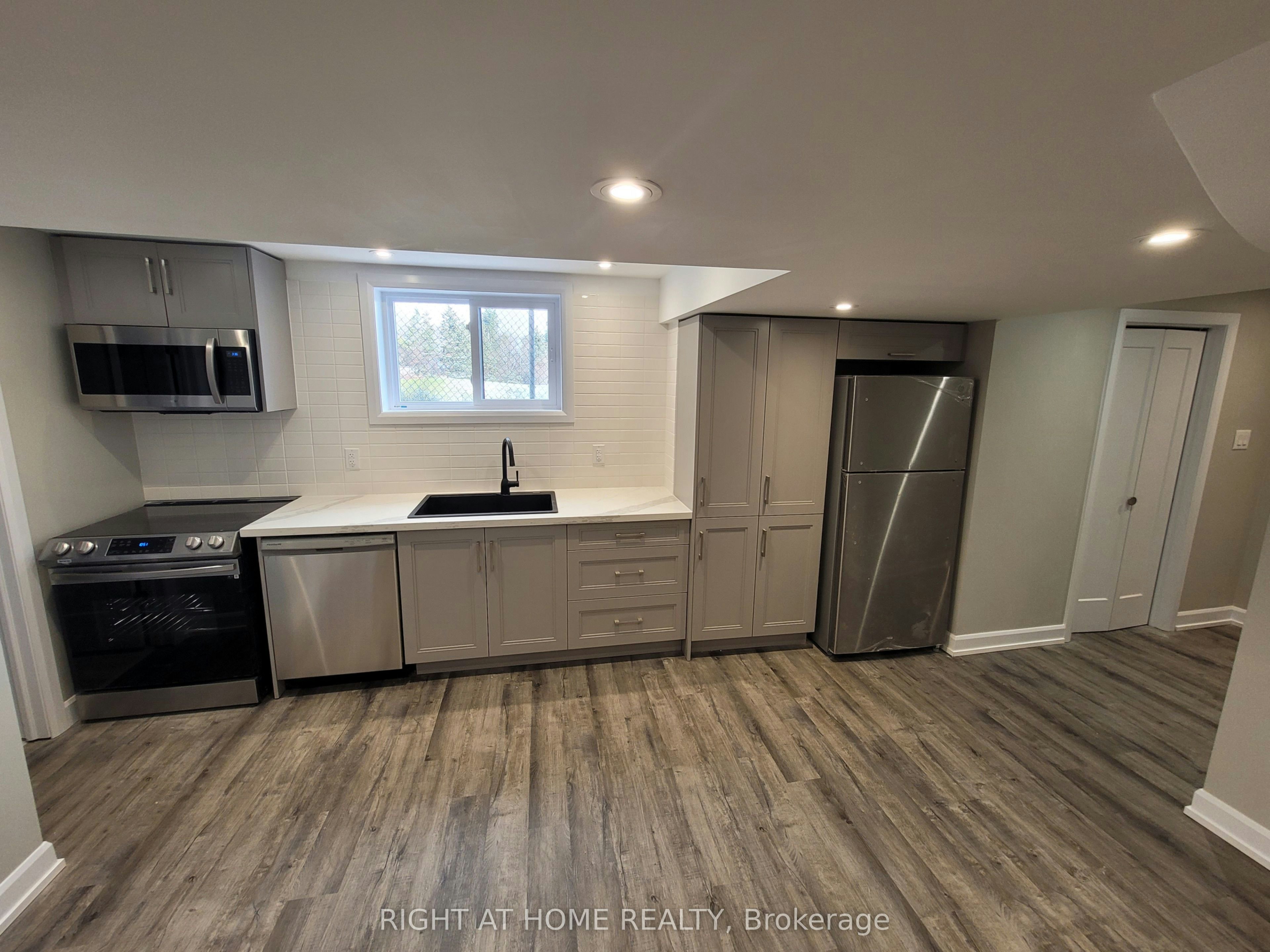Lower-205 Cardinal Street, Barrie, ON, L4M 6G8 - 2
