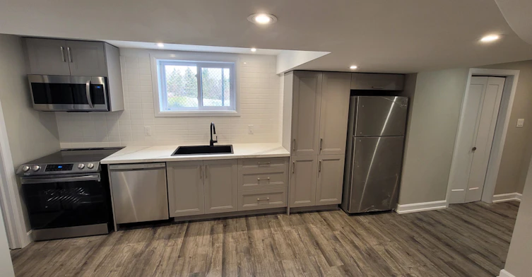 Lower-205 Cardinal Street, Barrie, ON, L4M 6G8 - 2