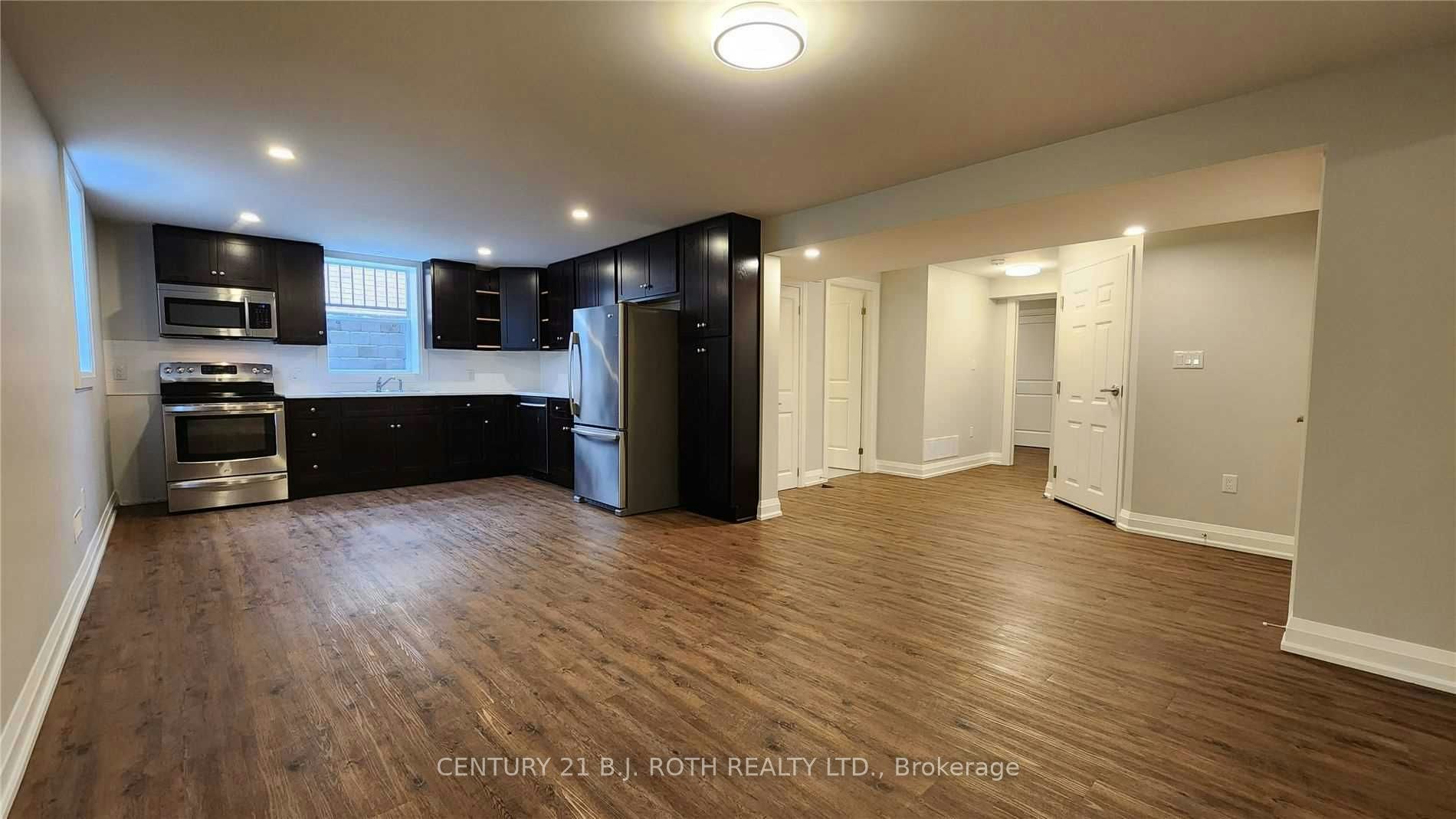 Lower-300 Cundles Road W, Barrie, ON, L4N 7C9