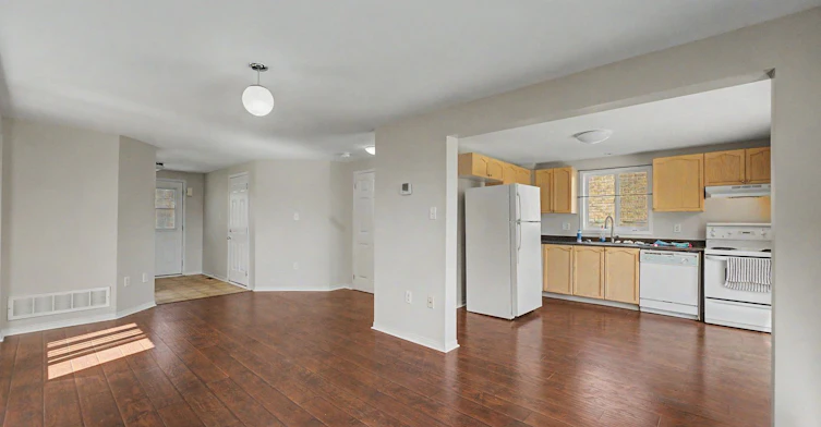 24 Dunsmore Lane, Barrie, ON, L4M 7A1 - 3