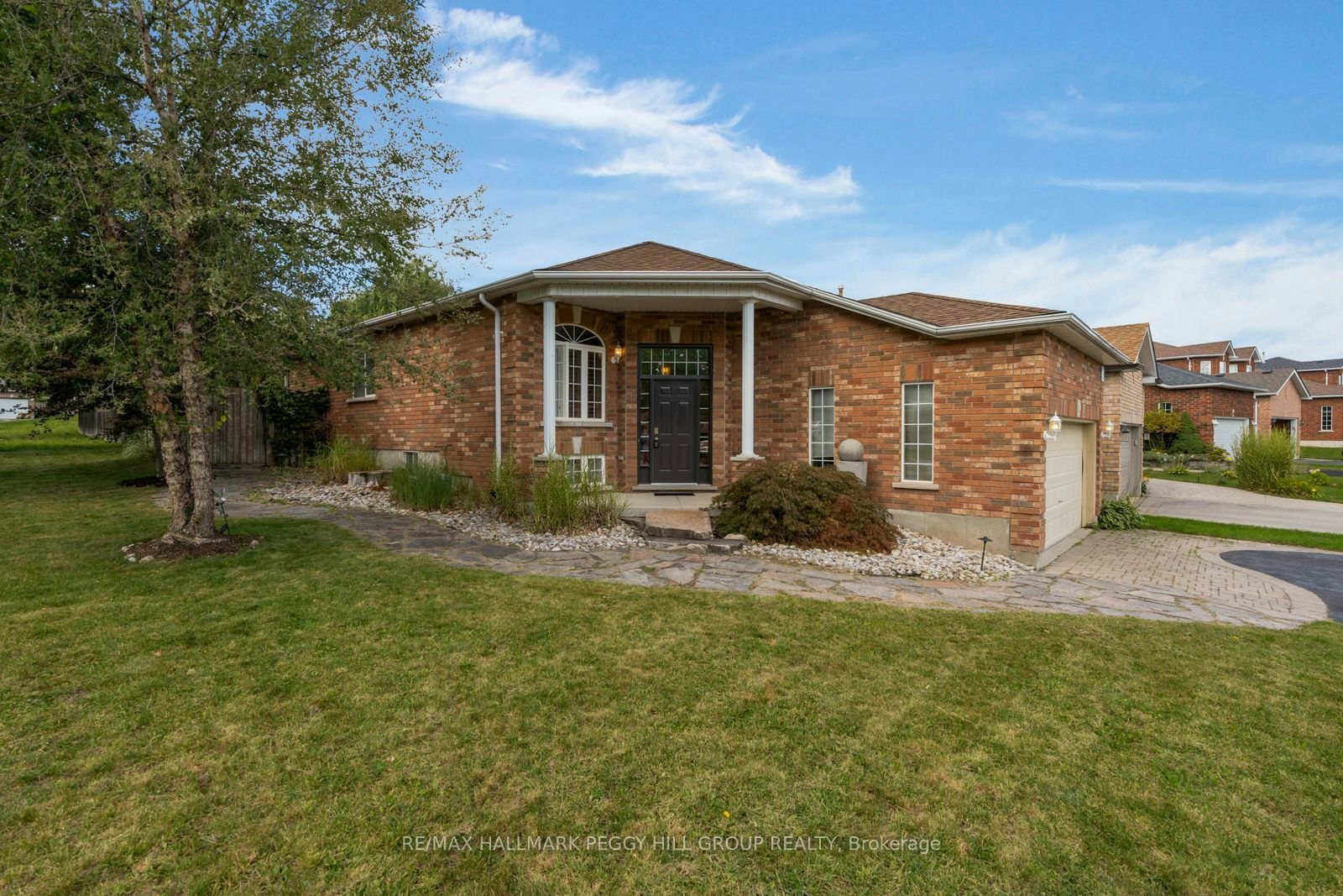 2 Brown Wood Drive, Barrie, ON, L4M 6N4