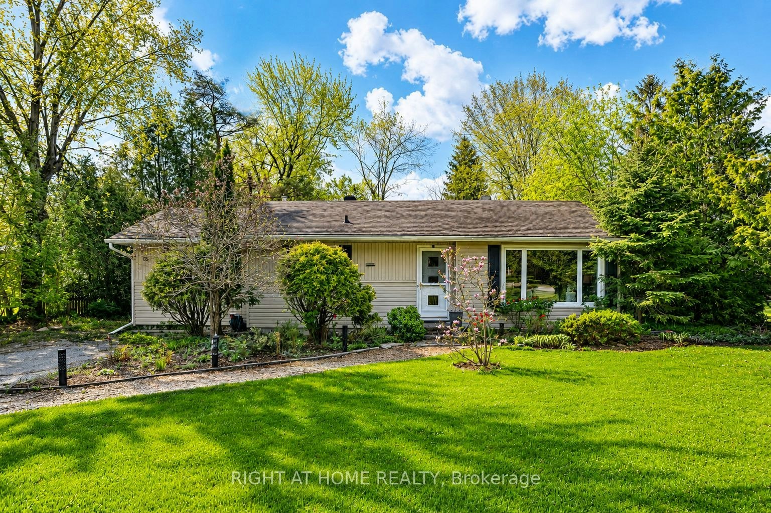 15 Wattie Road, Springwater, ON, L9X 0P8