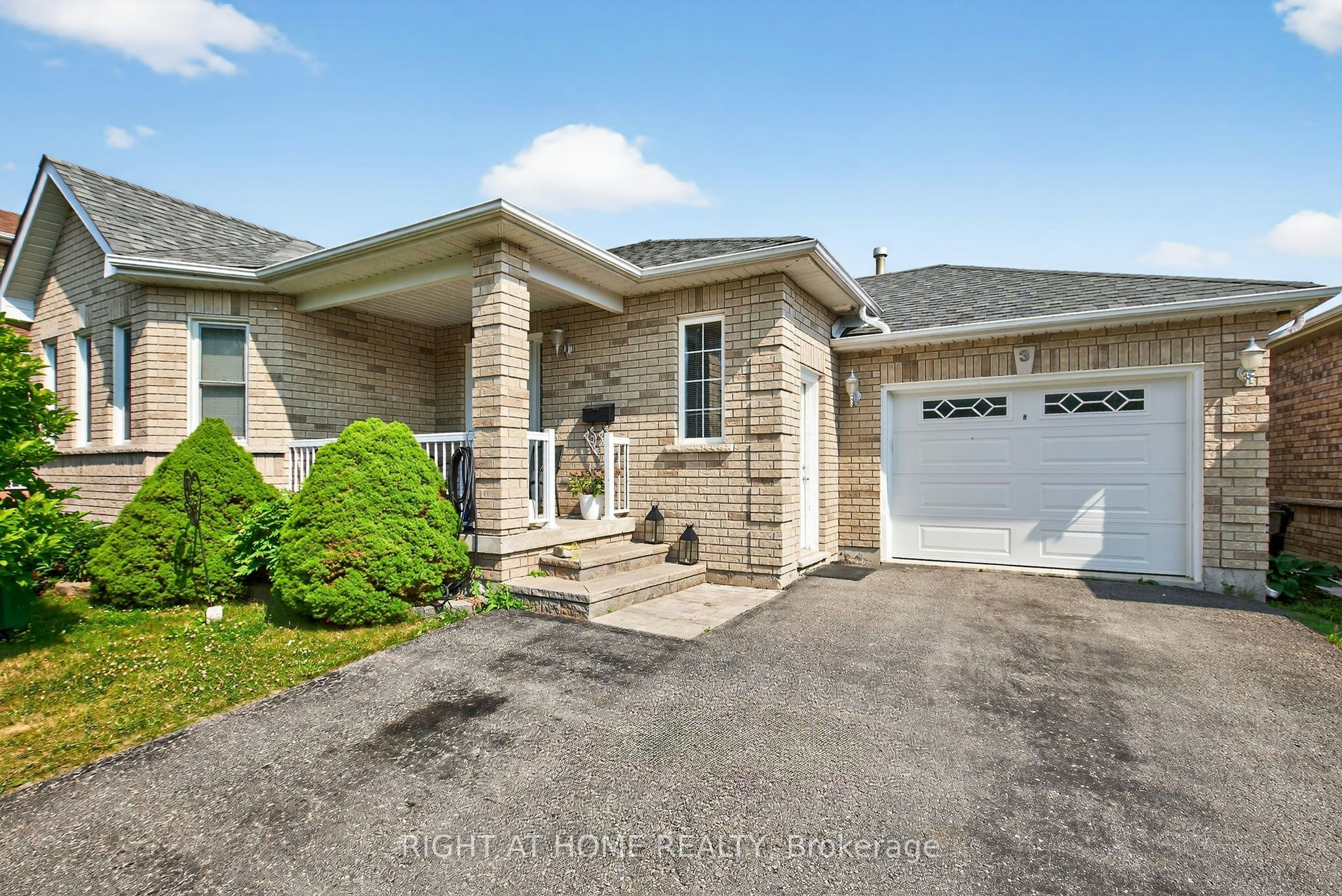 3 Player Drive, Barrie, ON, L4M 6V9