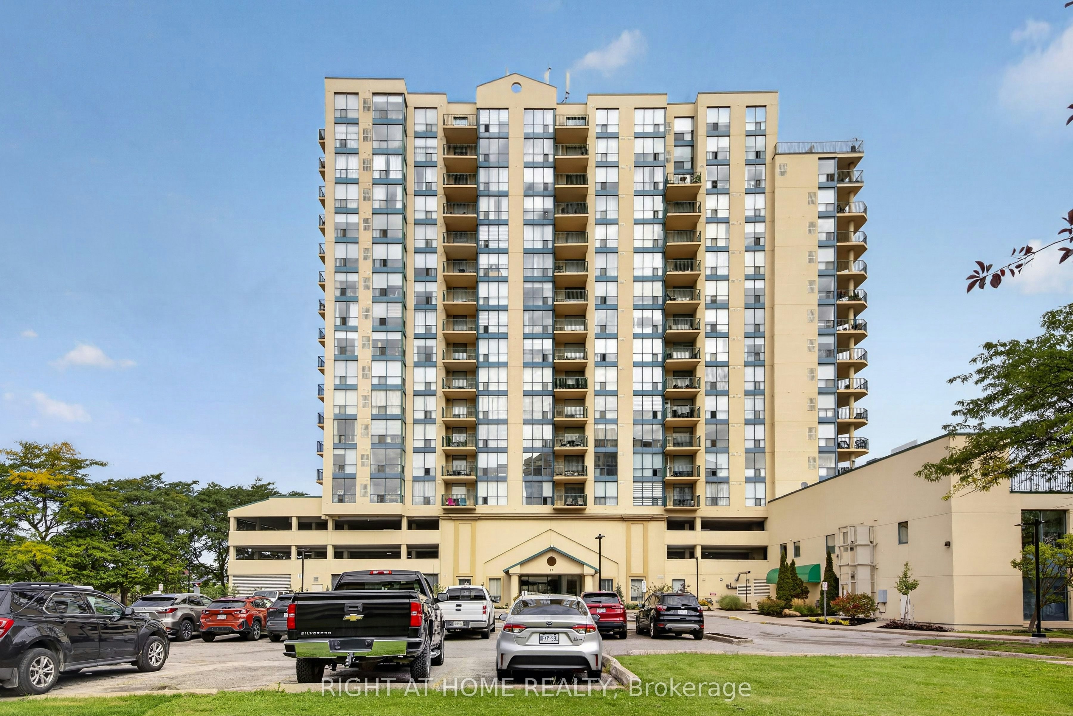 1402-65 Ellen Street, Barrie, ON, L4N 3A5