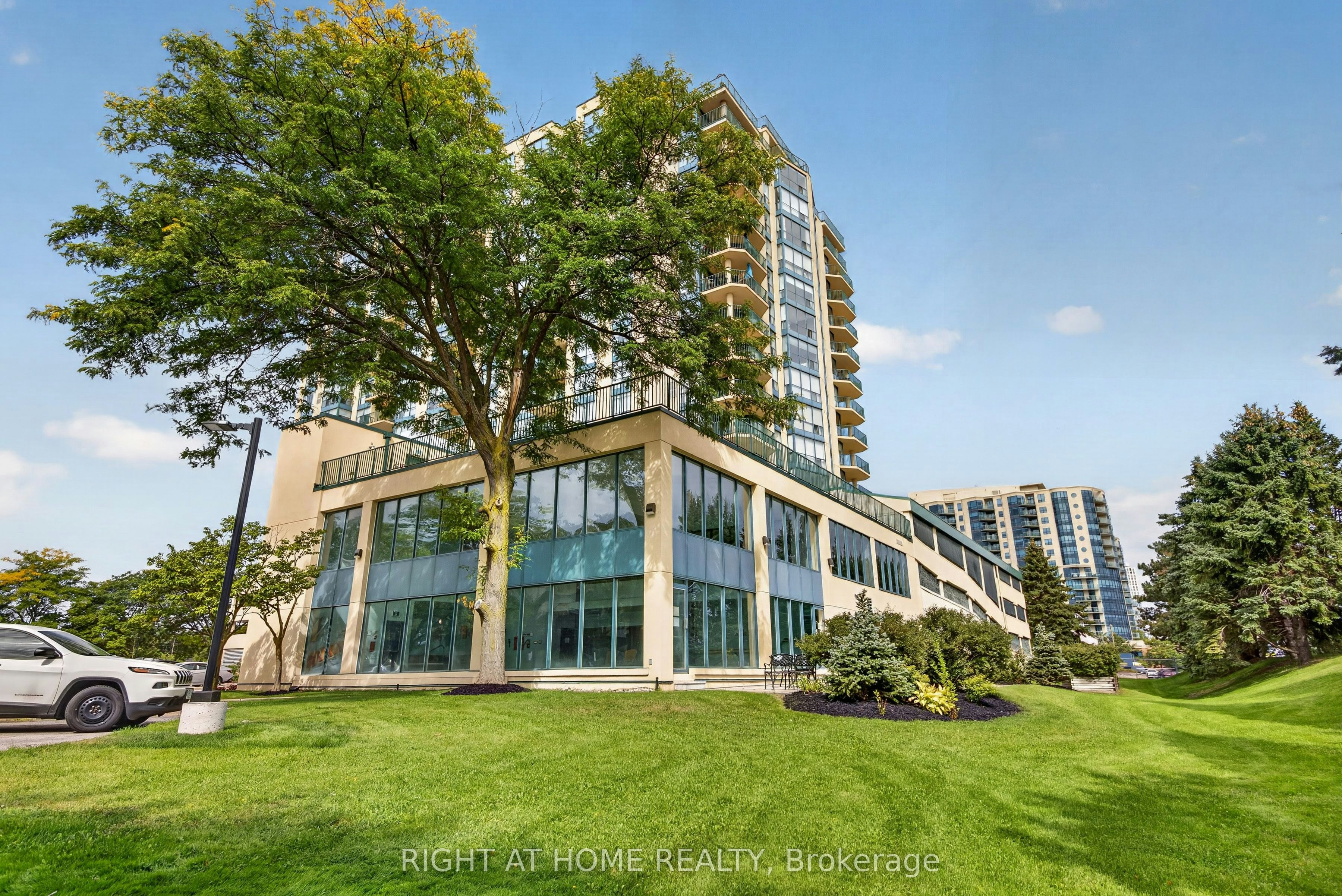 1402-65 Ellen Street, Barrie, ON, L4N 3A5