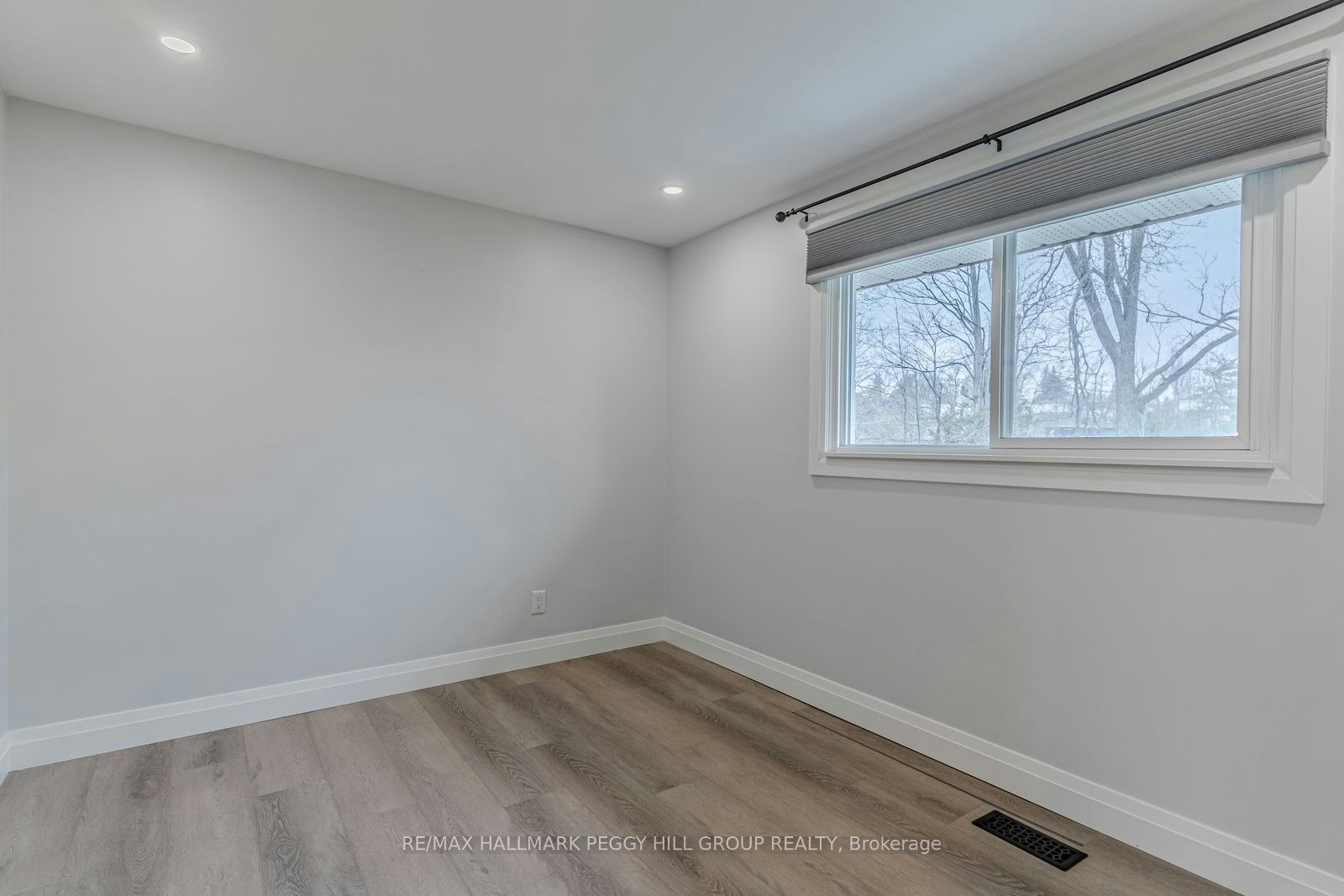 Upper-20 Ottaway Avenue, Barrie, ON, L4M 2W7 - 12