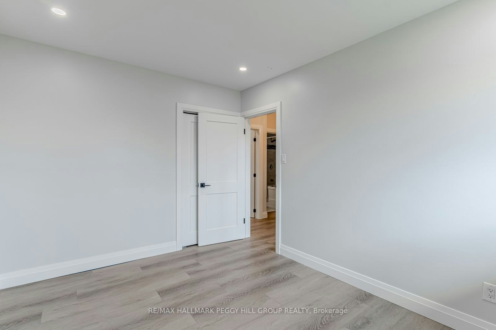 Upper-20 Ottaway Avenue, Barrie, ON, L4M 2W7 - 16