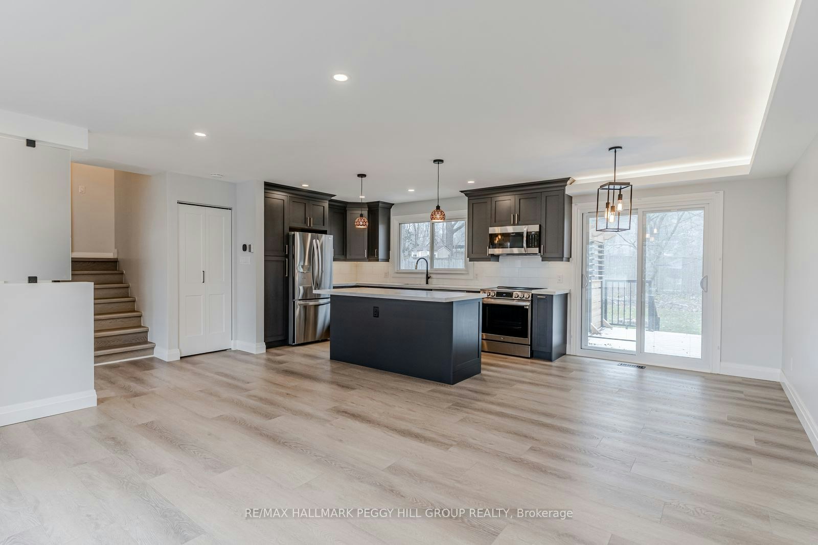 Upper-20 Ottaway Avenue, Barrie, ON, L4M 2W7 - 3