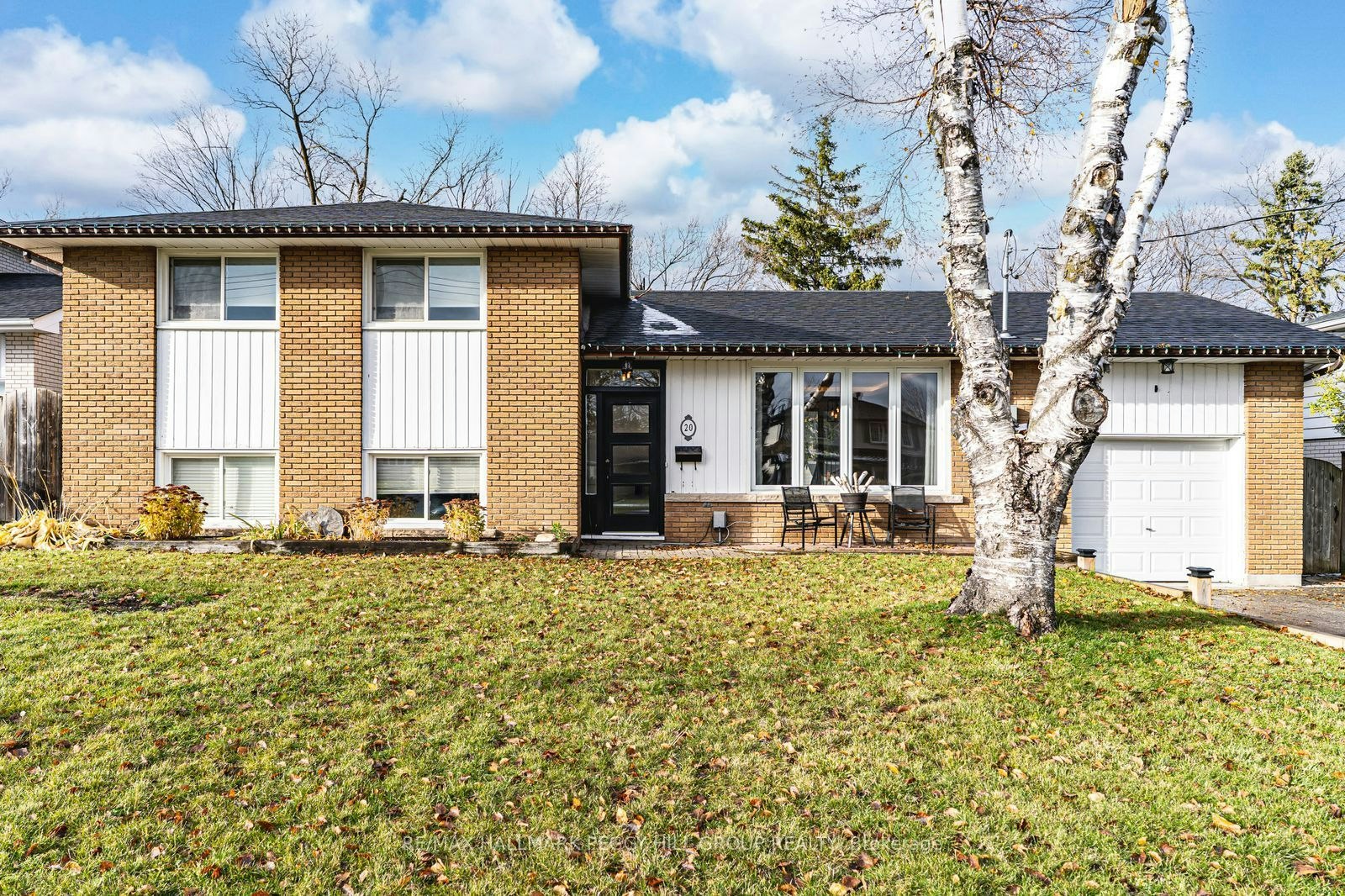 Upper-20 Ottaway Avenue, Barrie, ON, L4M 2W7